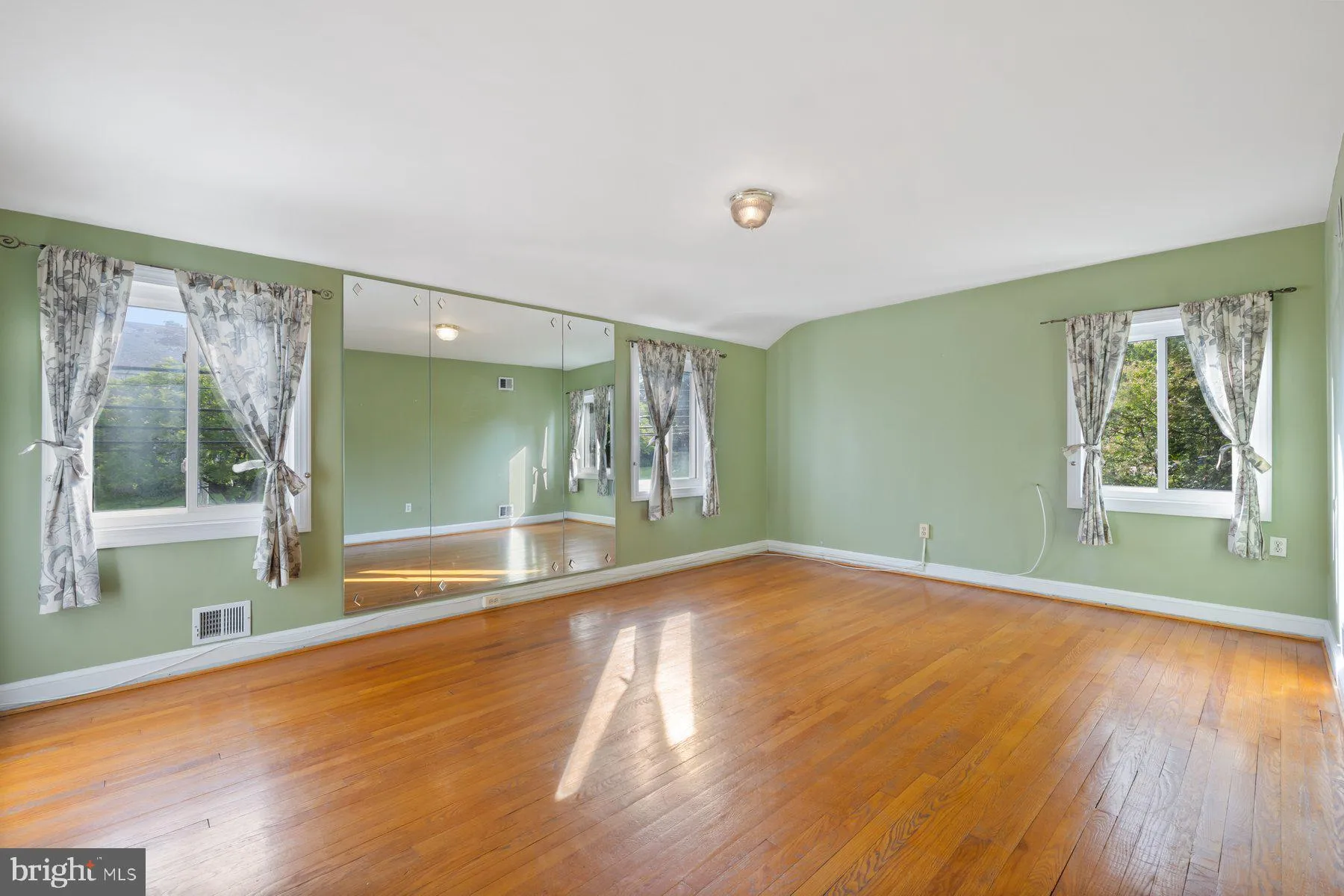 Silver Spring, Maryland 20910, United States, 3 Bedrooms Bedrooms, ,3 BathroomsBathrooms,Residential,Active,143301