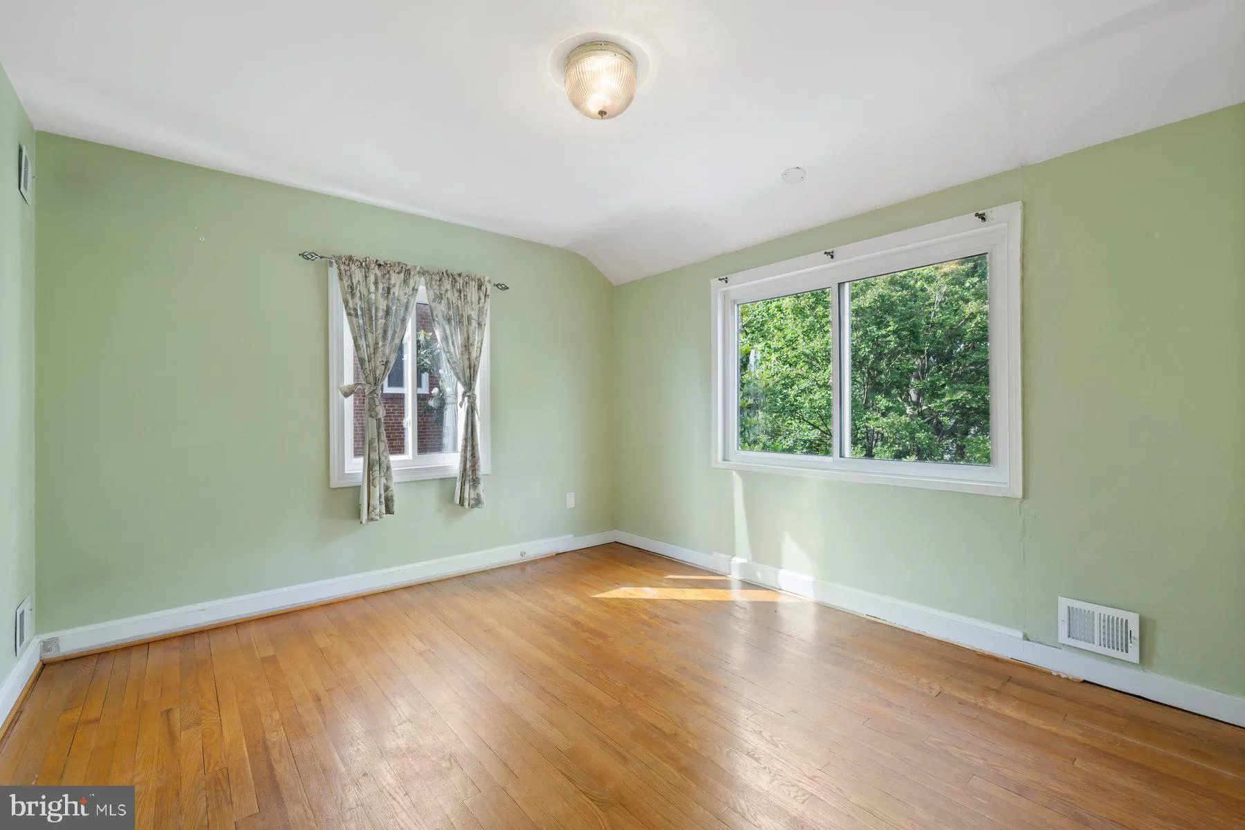 Silver Spring, Maryland 20910, United States, 3 Bedrooms Bedrooms, ,3 BathroomsBathrooms,Residential,Active,143301