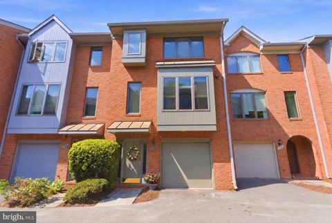 Photo of 1989 N Adams Street, ARLINGTON, VA 22201 (MLS # VAAR2070598)