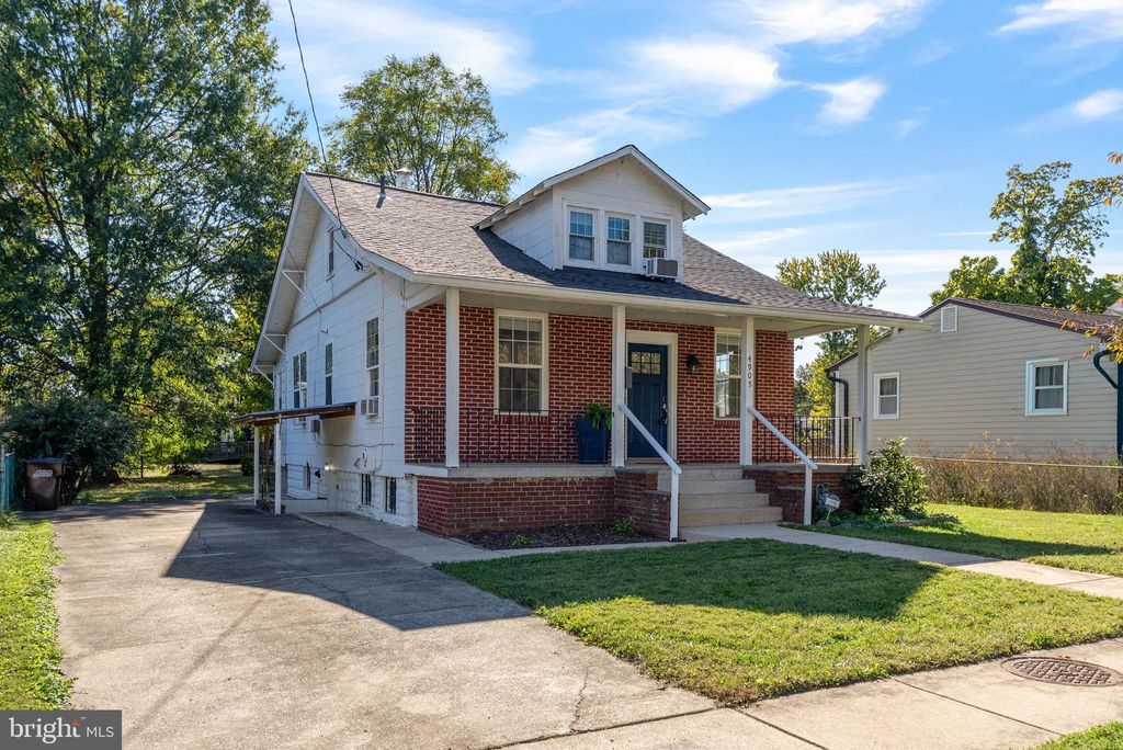 Photo of 4905 Sheridan Street, RIVERDALE, MD 20737 (MLS # MDPG2179844)