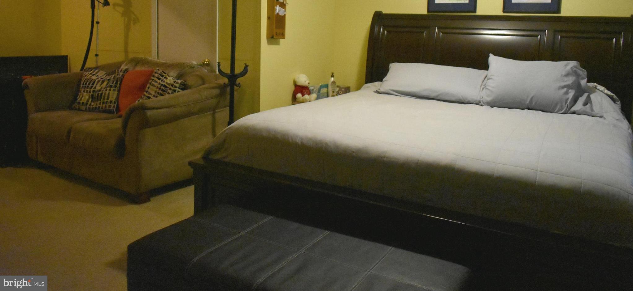 VILLAGE SQUARE - Residential