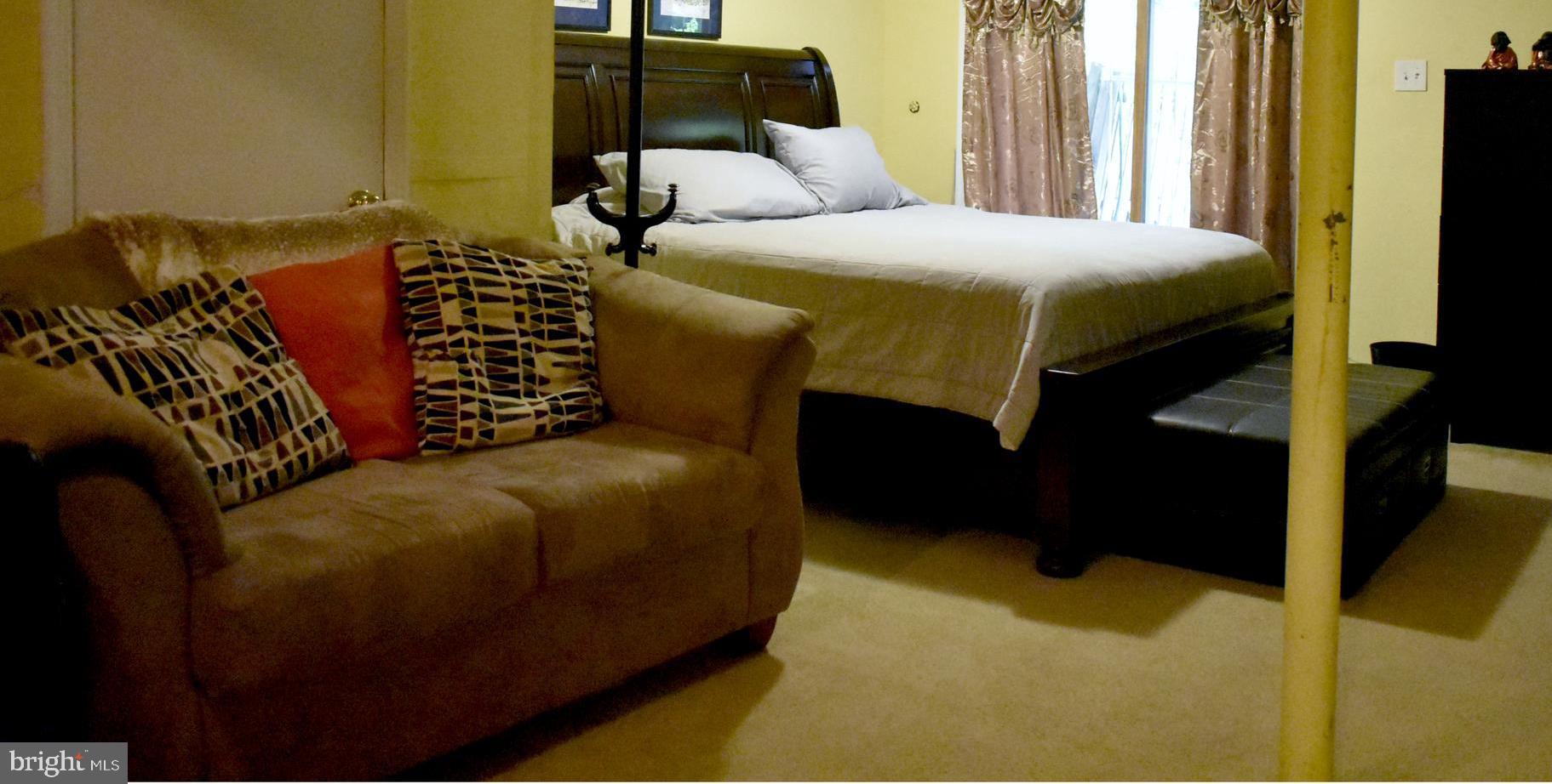 VILLAGE SQUARE - Residential