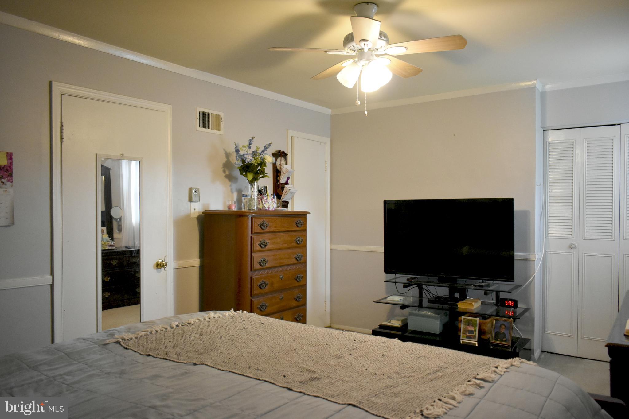 VILLAGE SQUARE - Residential