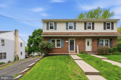 Townhouse For Sale - 22 Cherry Street<br/> BECHTELSVILLE, PA 19505