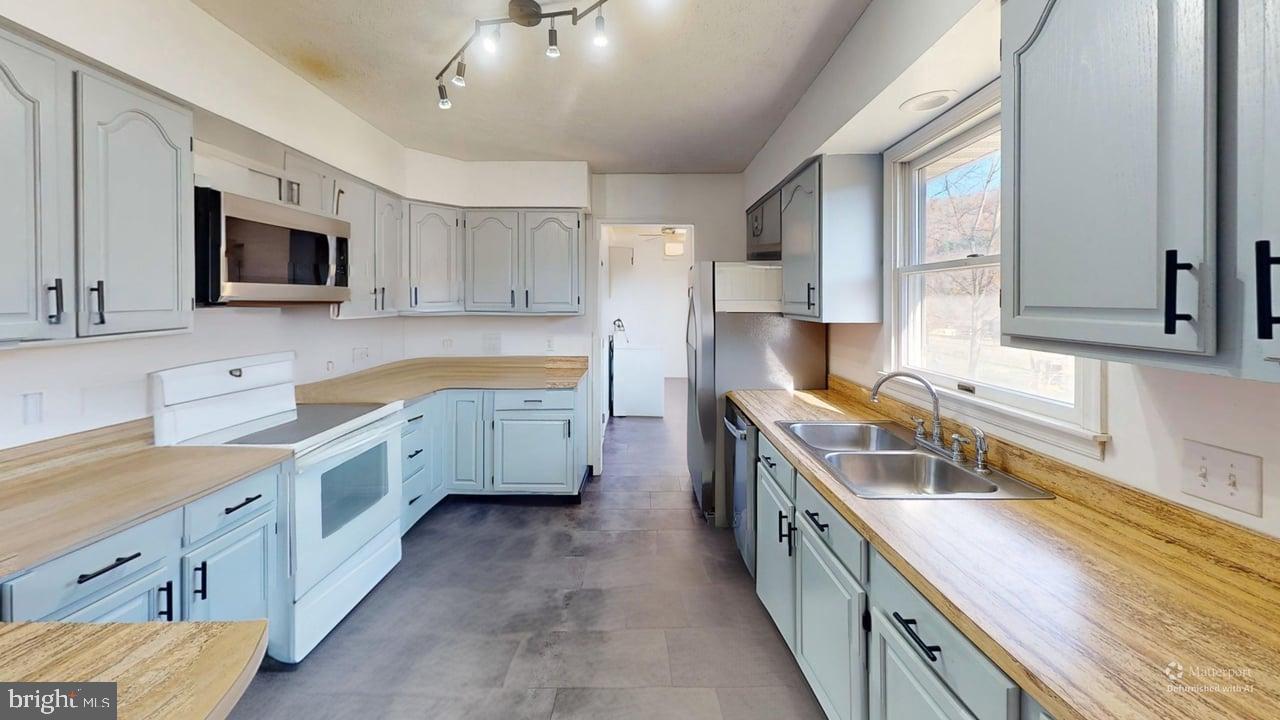 HEALY HEIGHTS - Residential