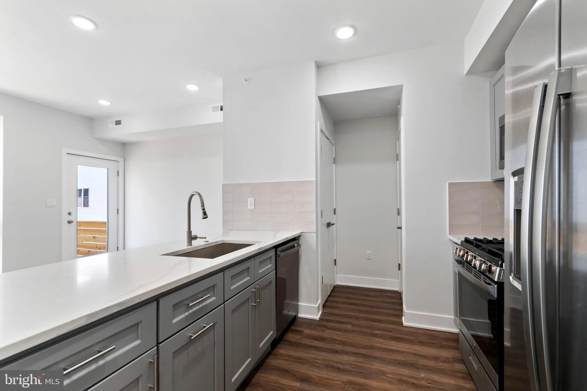 Philadelphia, Pennsylvania 19122, United States, 7 Bedrooms Bedrooms, ,Residential,Active,34702