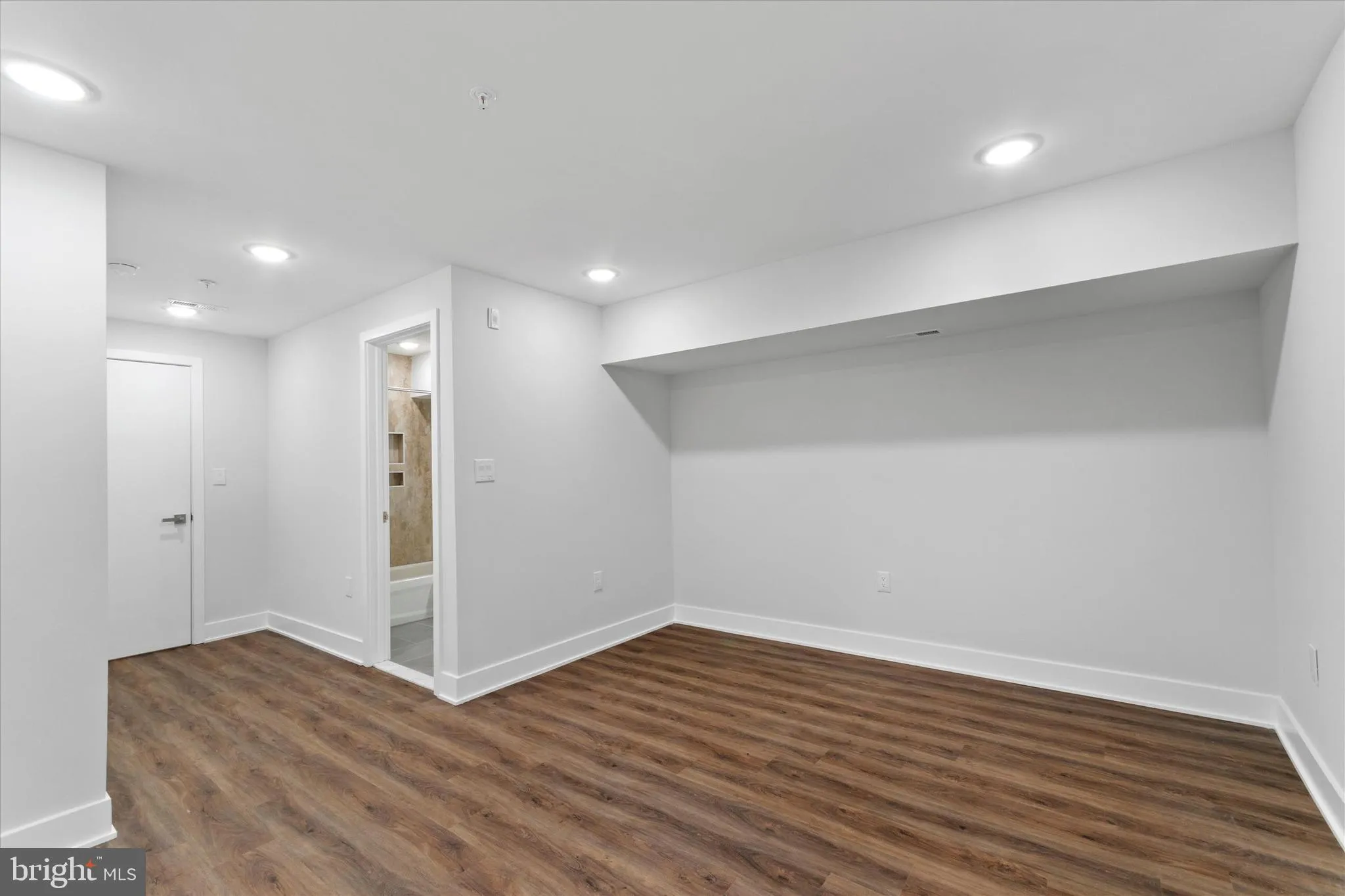 Philadelphia, Pennsylvania 19122, United States, 7 Bedrooms Bedrooms, ,Residential,Active,34702