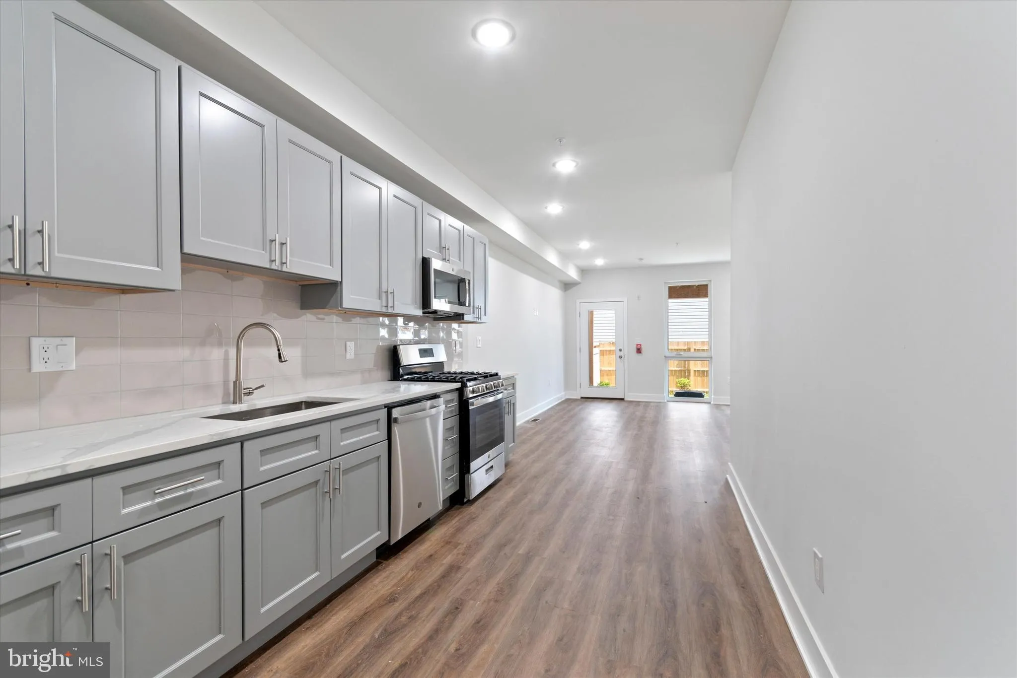 Philadelphia, Pennsylvania 19122, United States, 7 Bedrooms Bedrooms, ,Residential,Active,34702