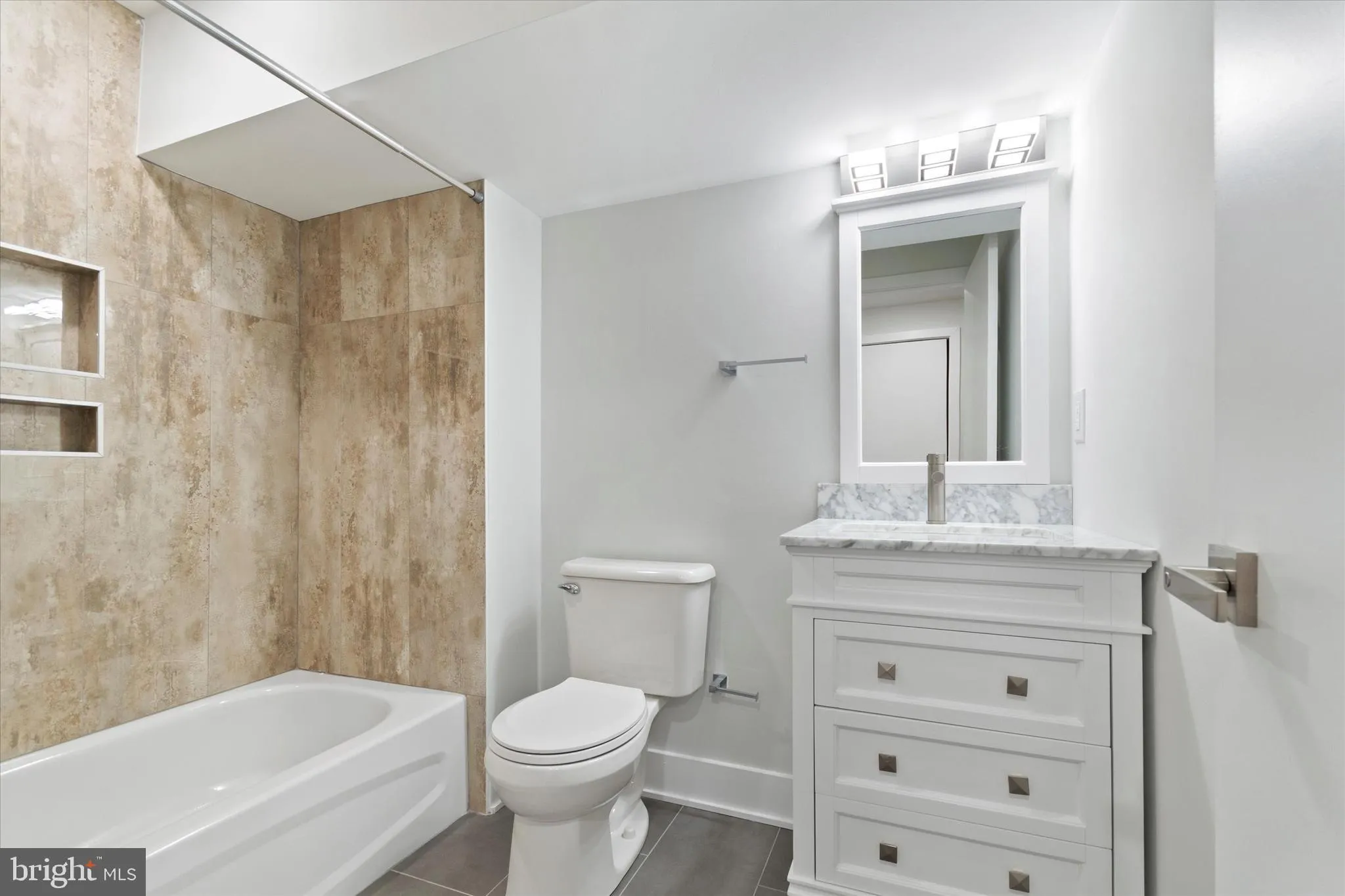 Philadelphia, Pennsylvania 19122, United States, 7 Bedrooms Bedrooms, ,Residential,Active,34702