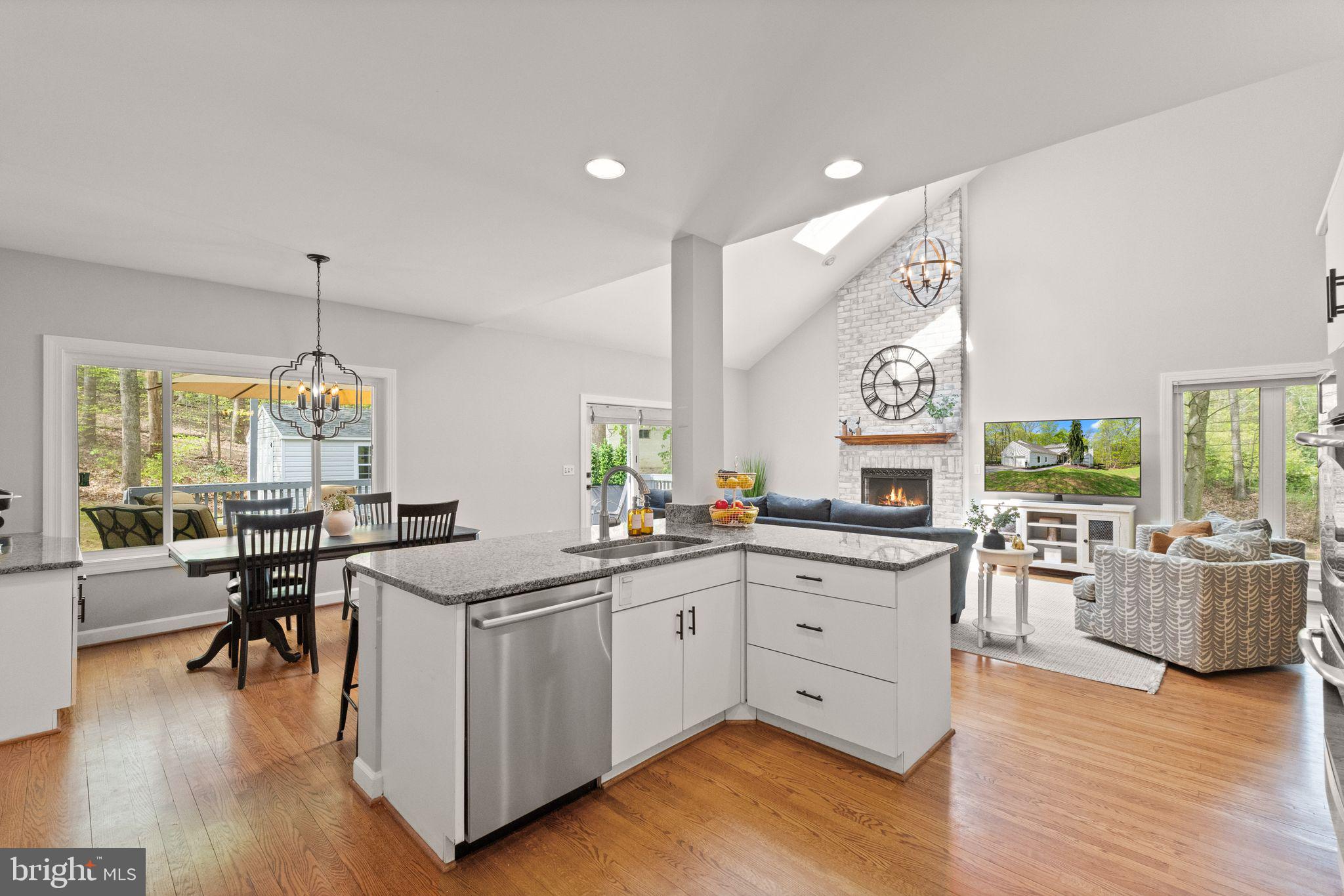 POINTE AT RIVERVIEW EST - Residential