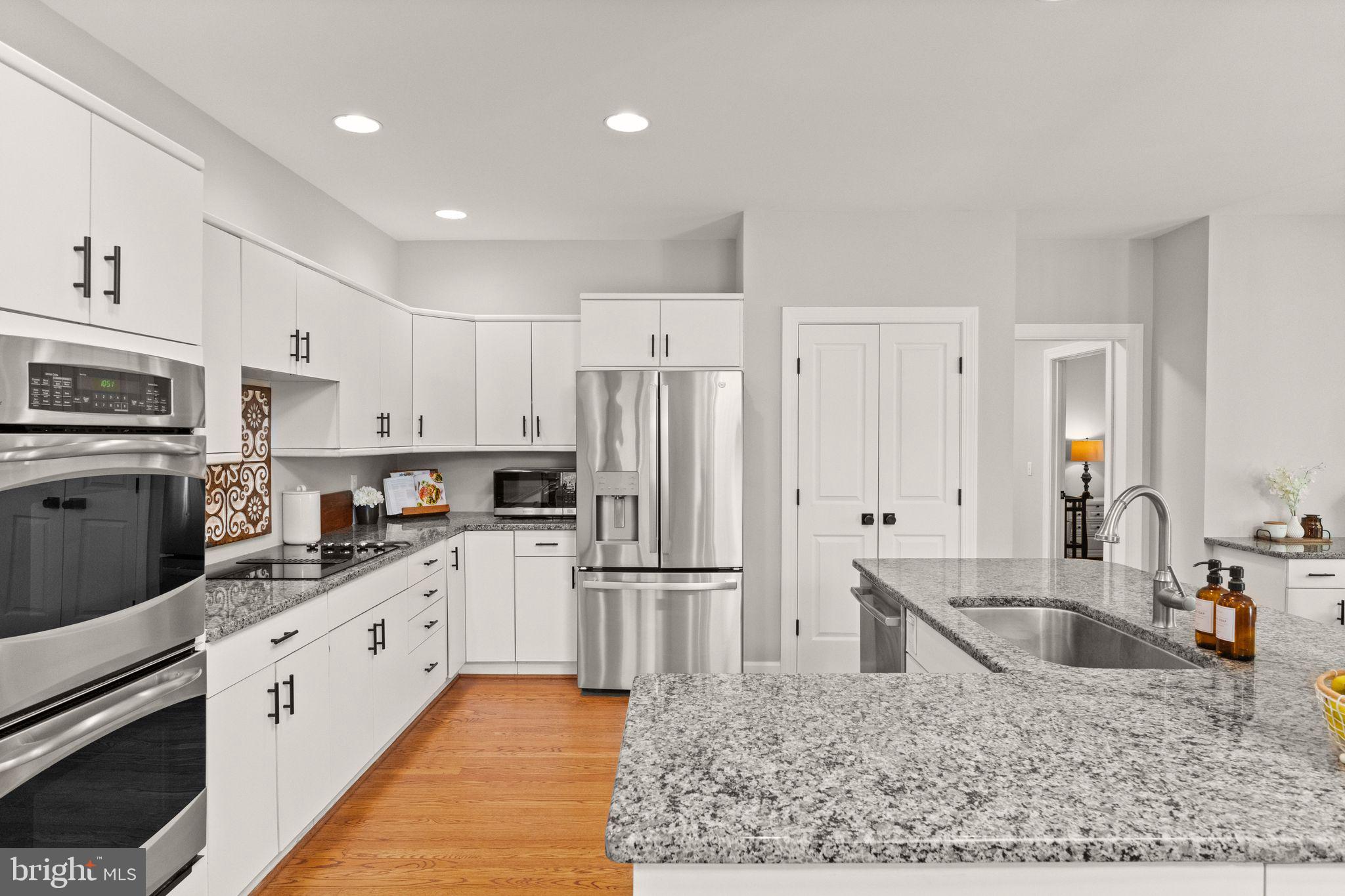 POINTE AT RIVERVIEW EST - Residential