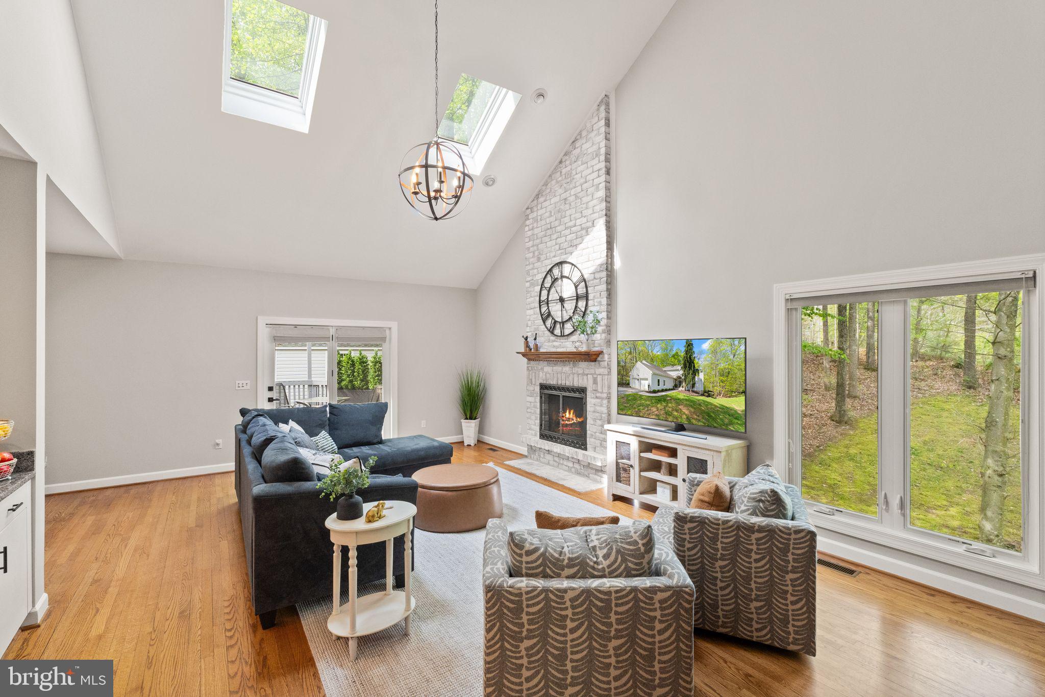 POINTE AT RIVERVIEW EST - Residential