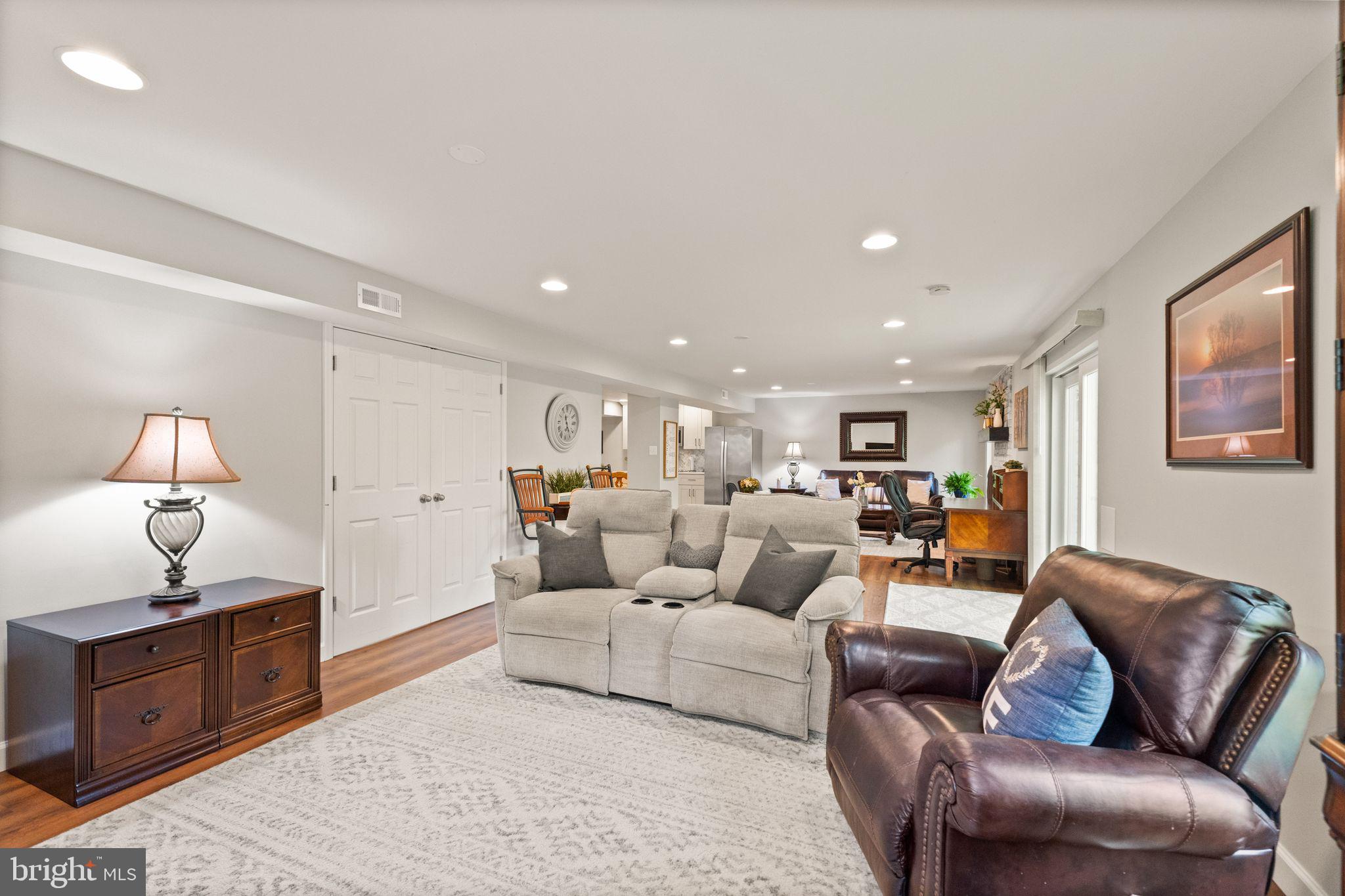 POINTE AT RIVERVIEW EST - Residential