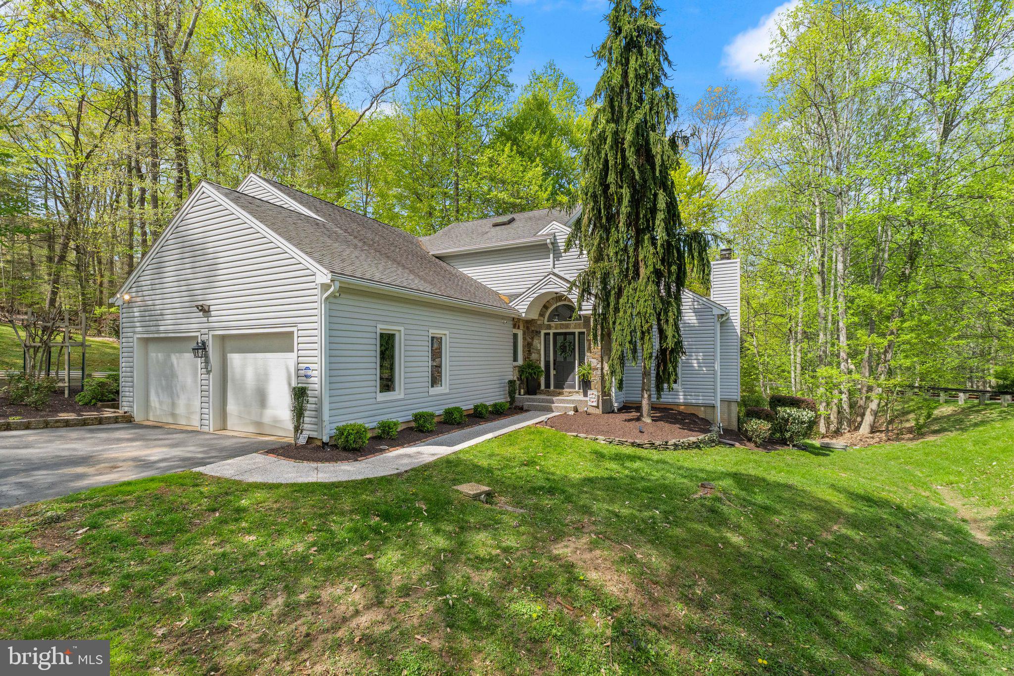 POINTE AT RIVERVIEW EST - Residential