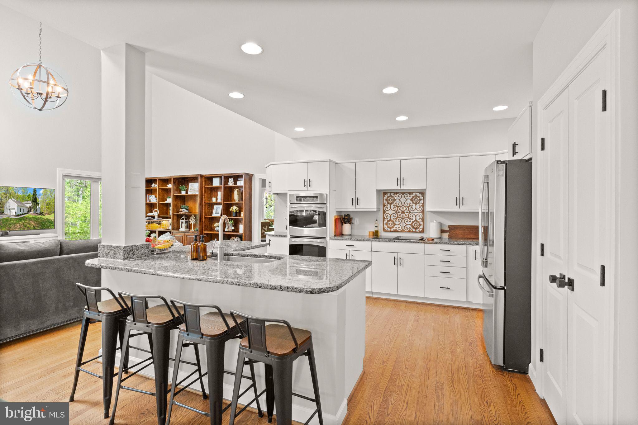 POINTE AT RIVERVIEW EST - Residential