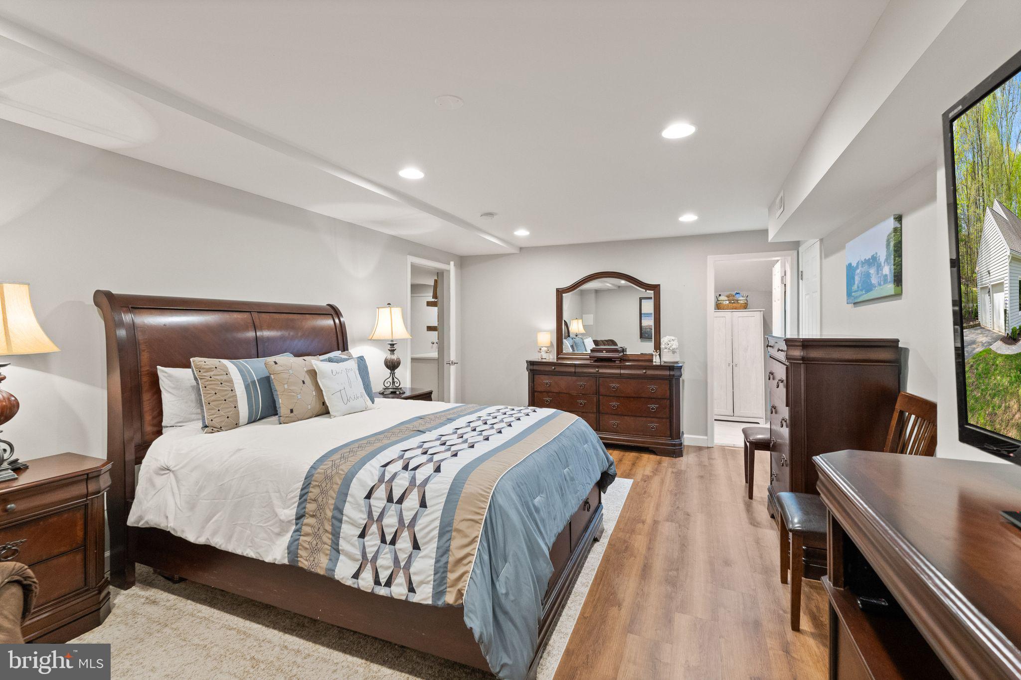 POINTE AT RIVERVIEW EST - Residential