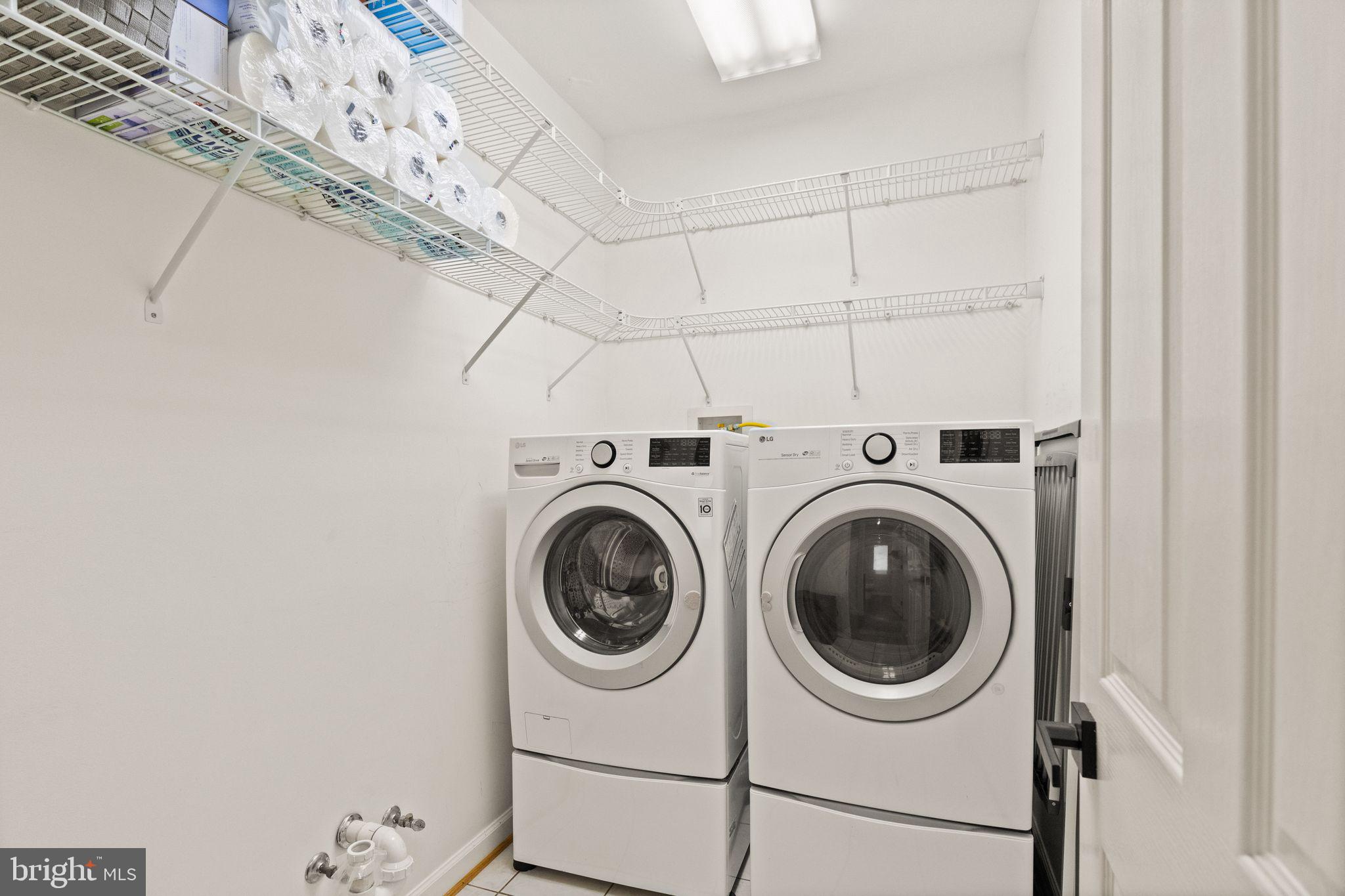 POINTE AT RIVERVIEW EST - Residential