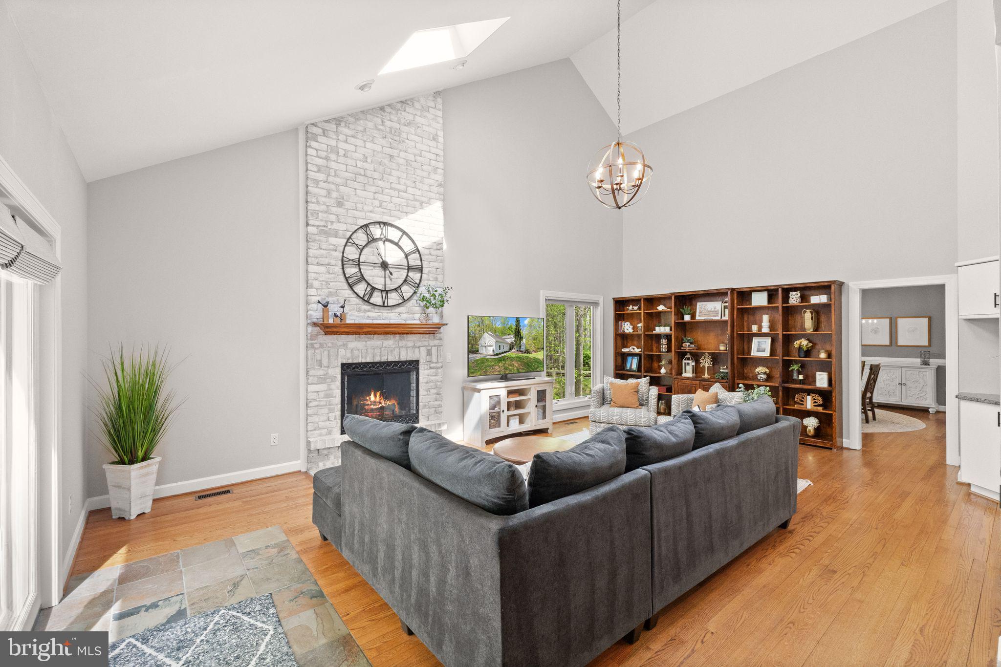 POINTE AT RIVERVIEW EST - Residential