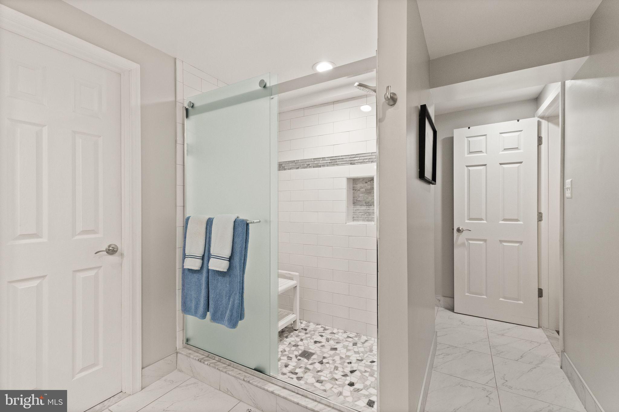 POINTE AT RIVERVIEW EST - Residential