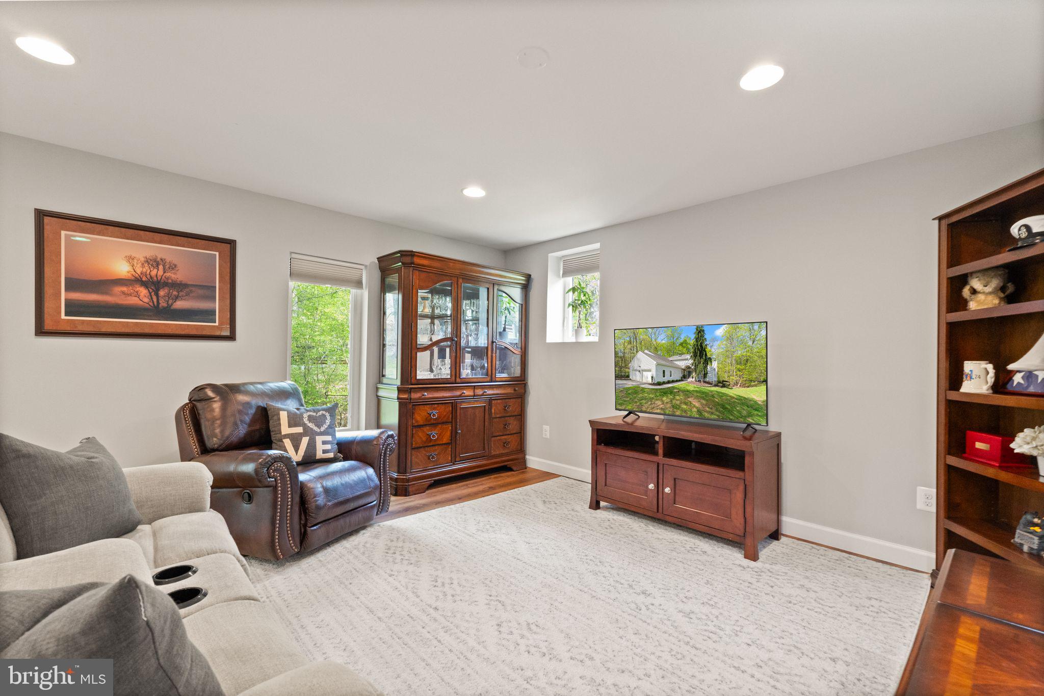 POINTE AT RIVERVIEW EST - Residential