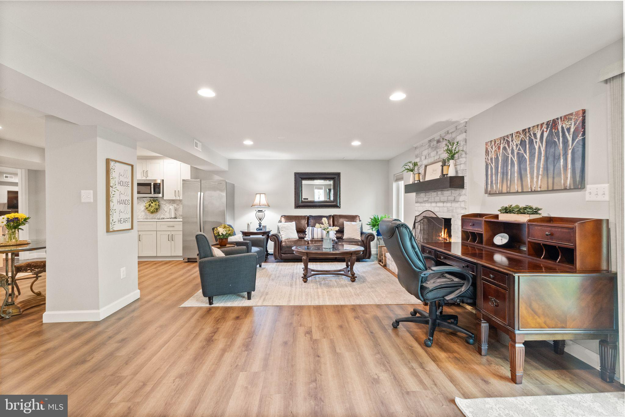 POINTE AT RIVERVIEW EST - Residential