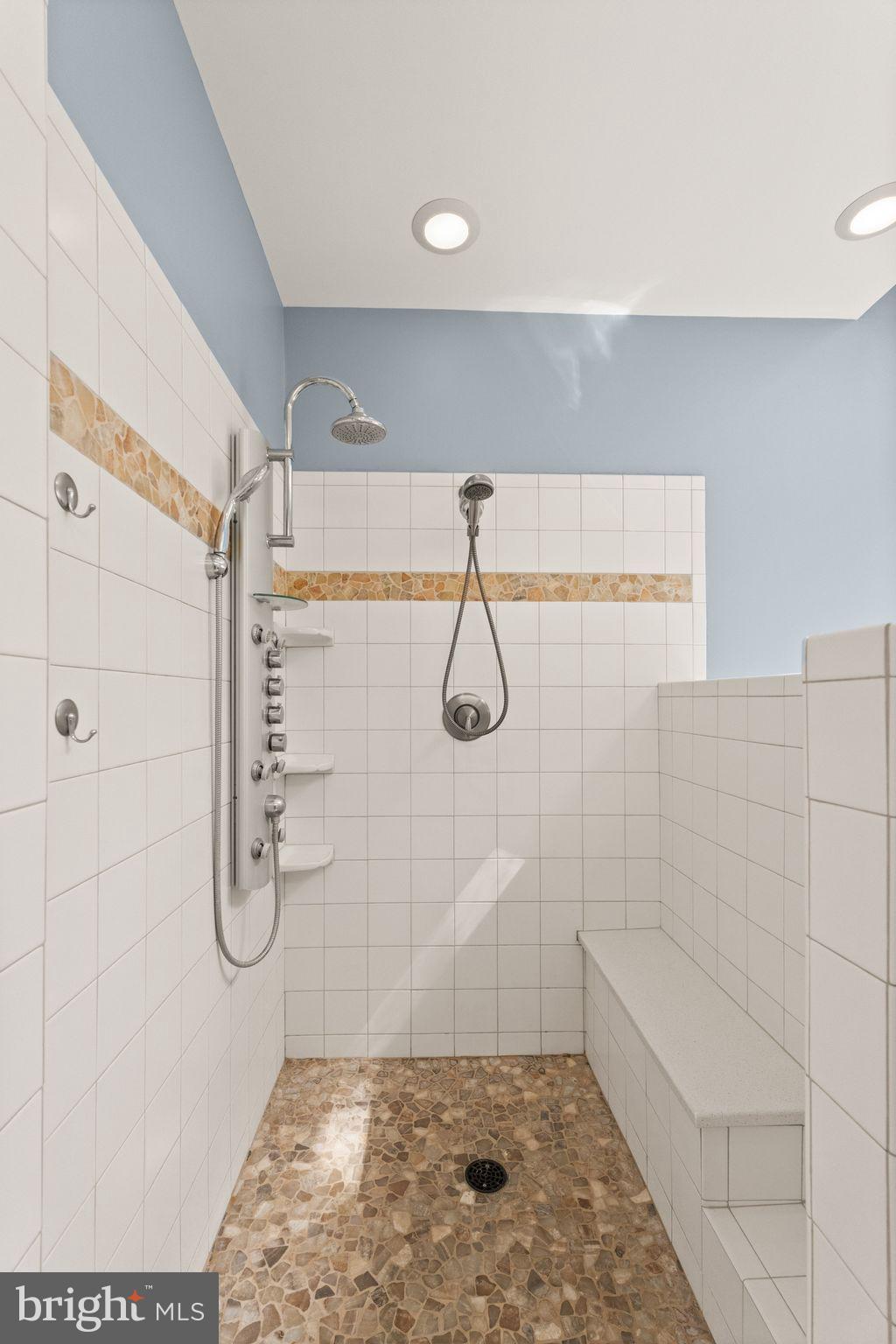 POINTE AT RIVERVIEW EST - Residential