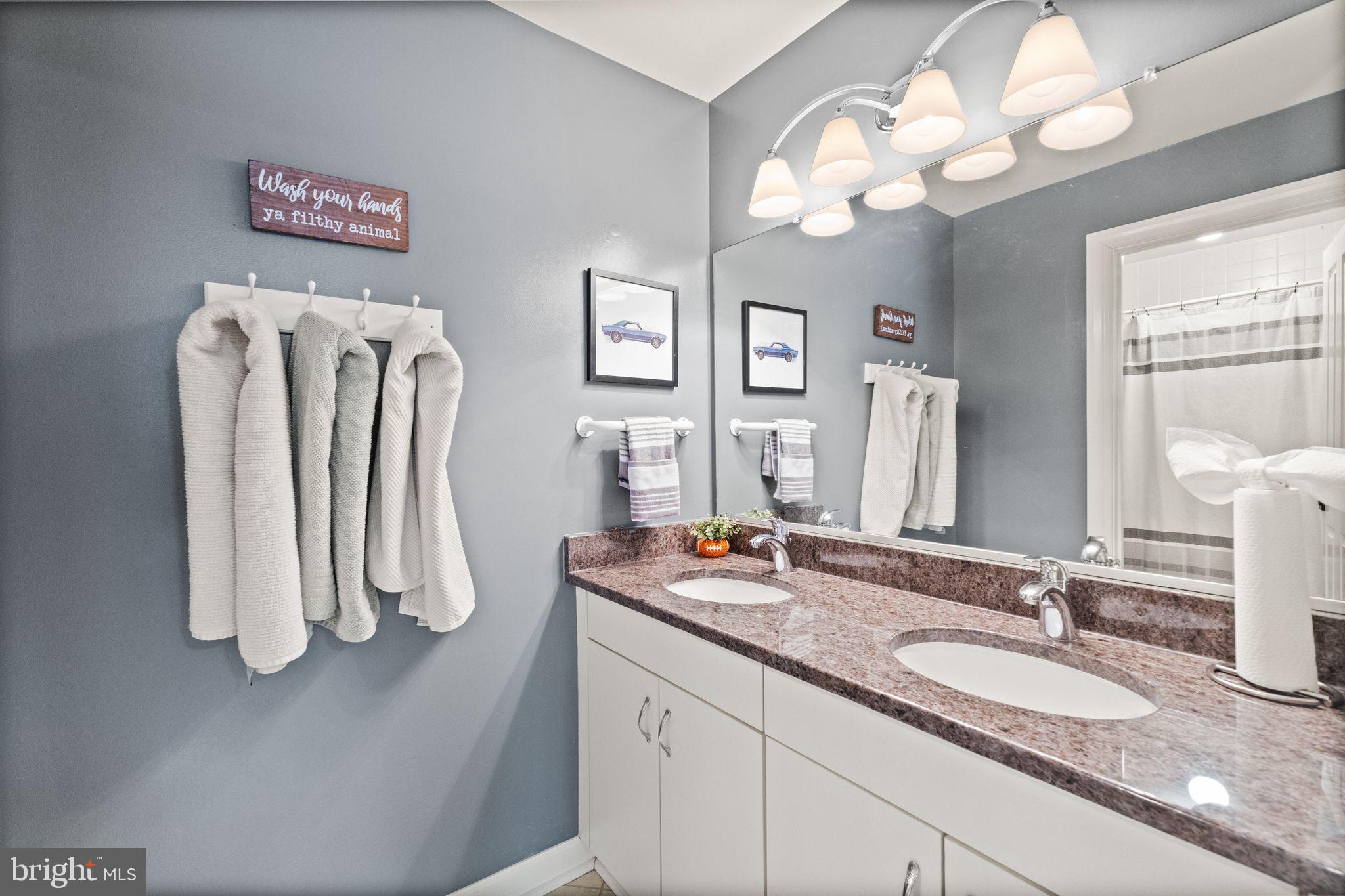 POINTE AT RIVERVIEW EST - Residential