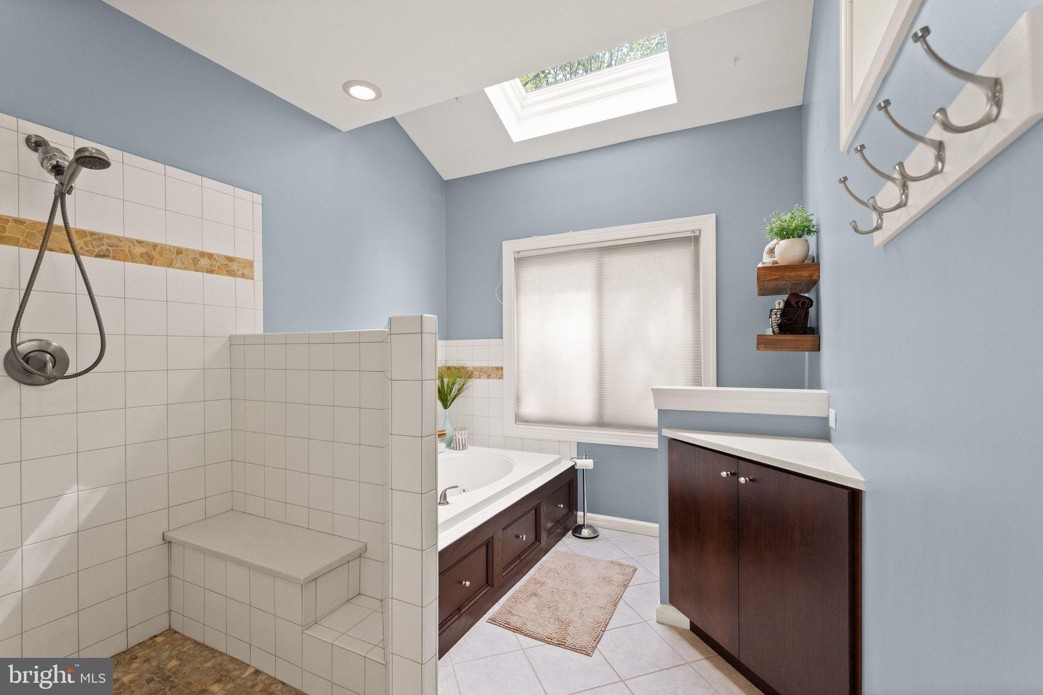 POINTE AT RIVERVIEW EST - Residential