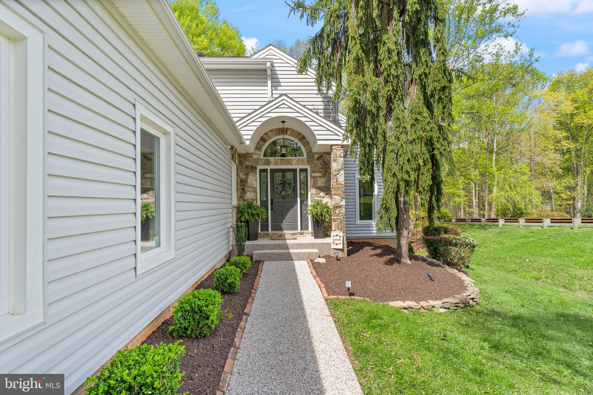 POINTE AT RIVERVIEW EST - Residential