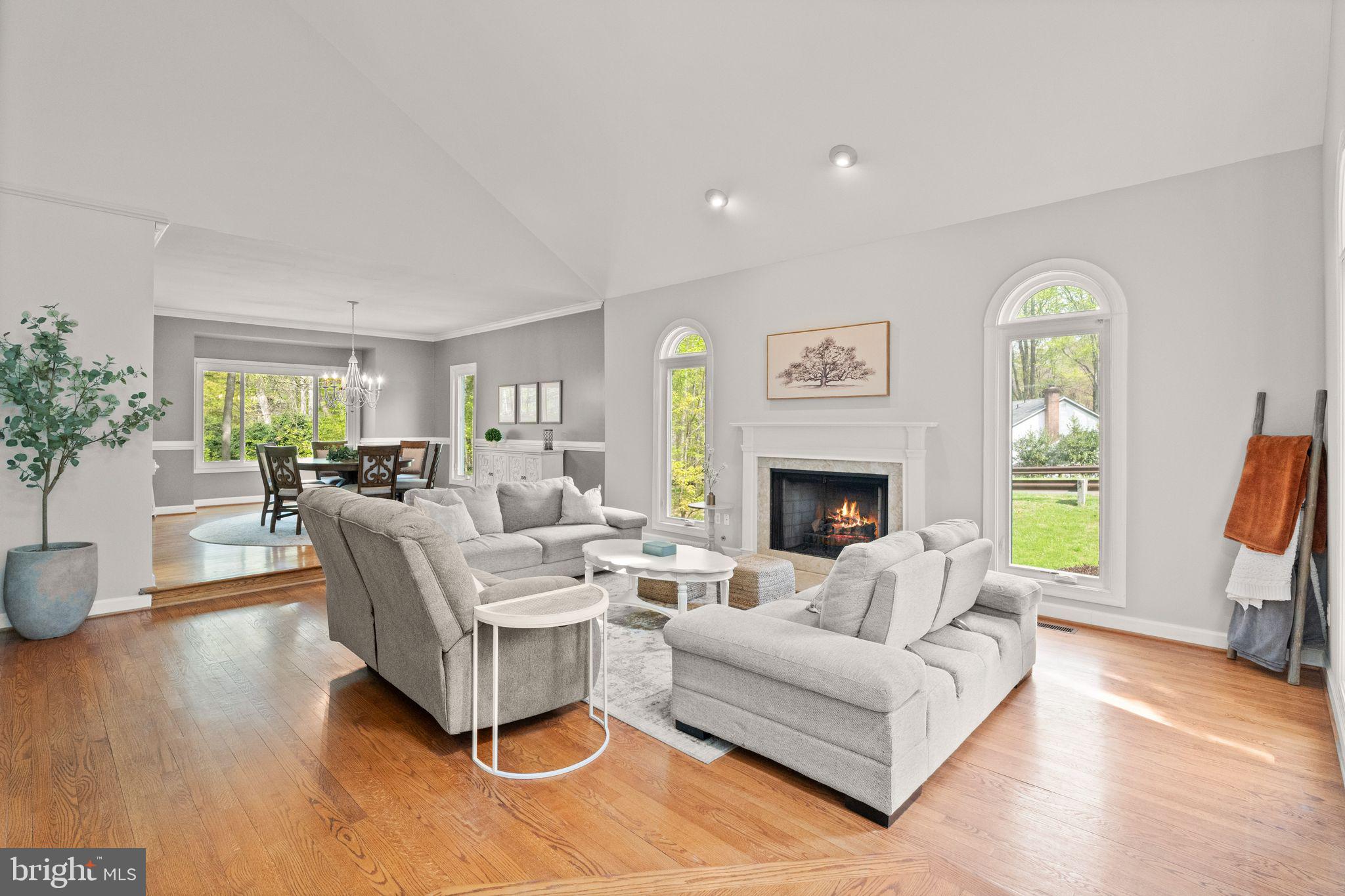 POINTE AT RIVERVIEW EST - Residential