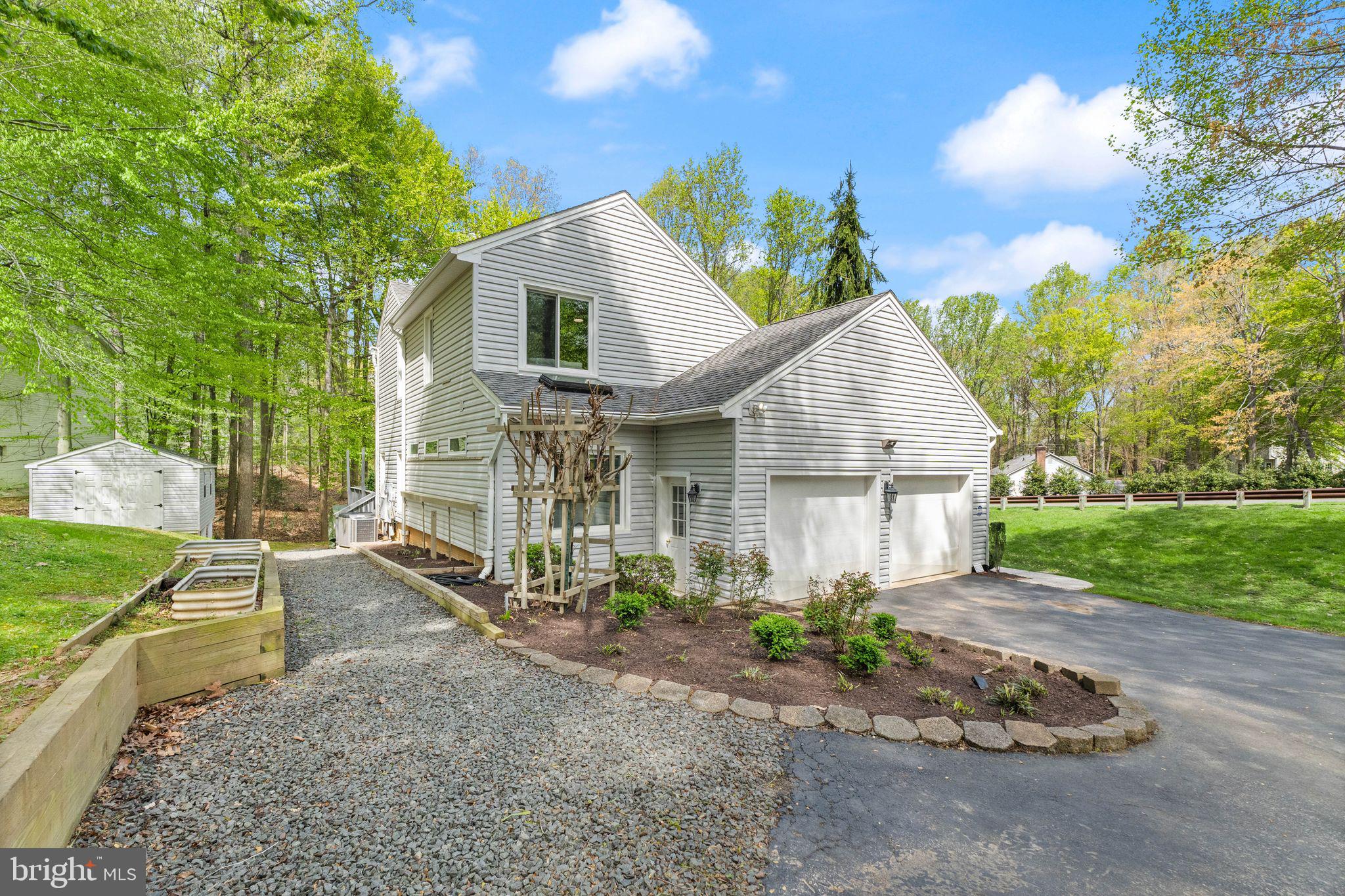 POINTE AT RIVERVIEW EST - Residential