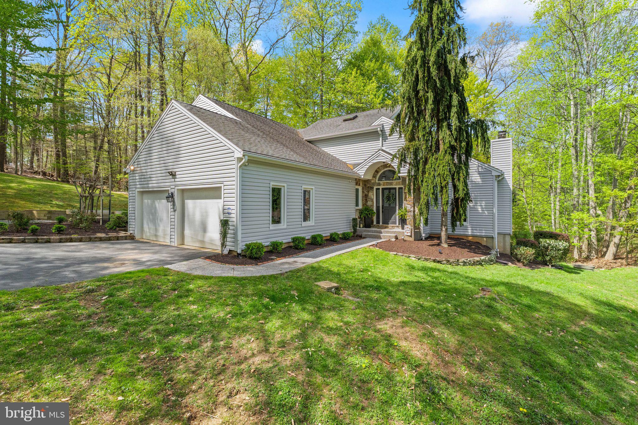 POINTE AT RIVERVIEW EST - Residential