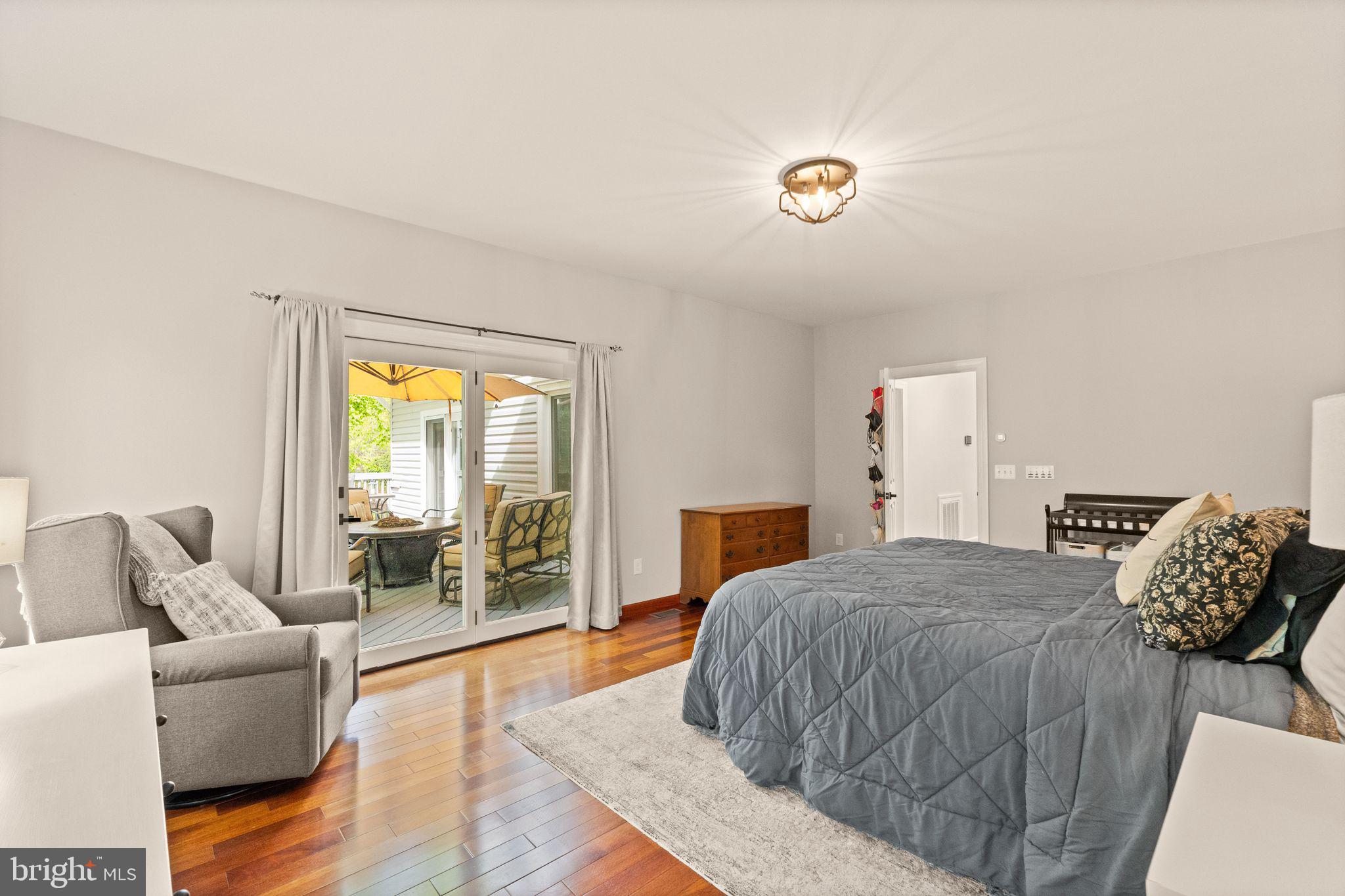 POINTE AT RIVERVIEW EST - Residential