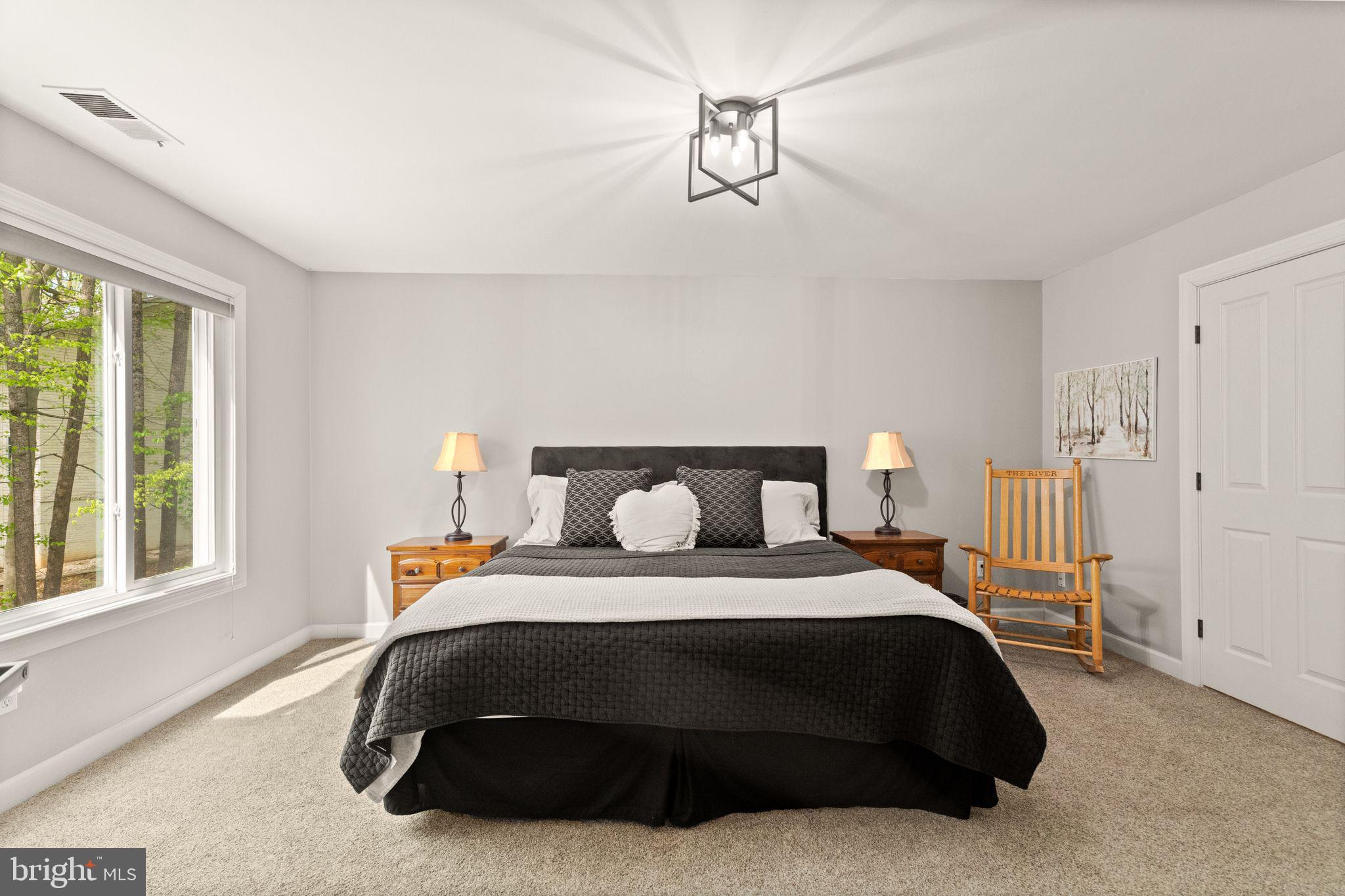 POINTE AT RIVERVIEW EST - Residential