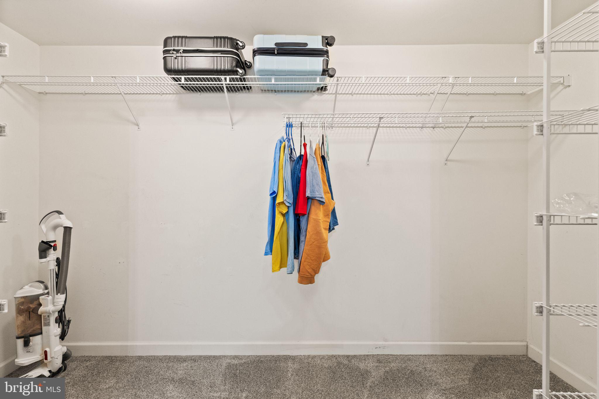 POINTE AT RIVERVIEW EST - Residential