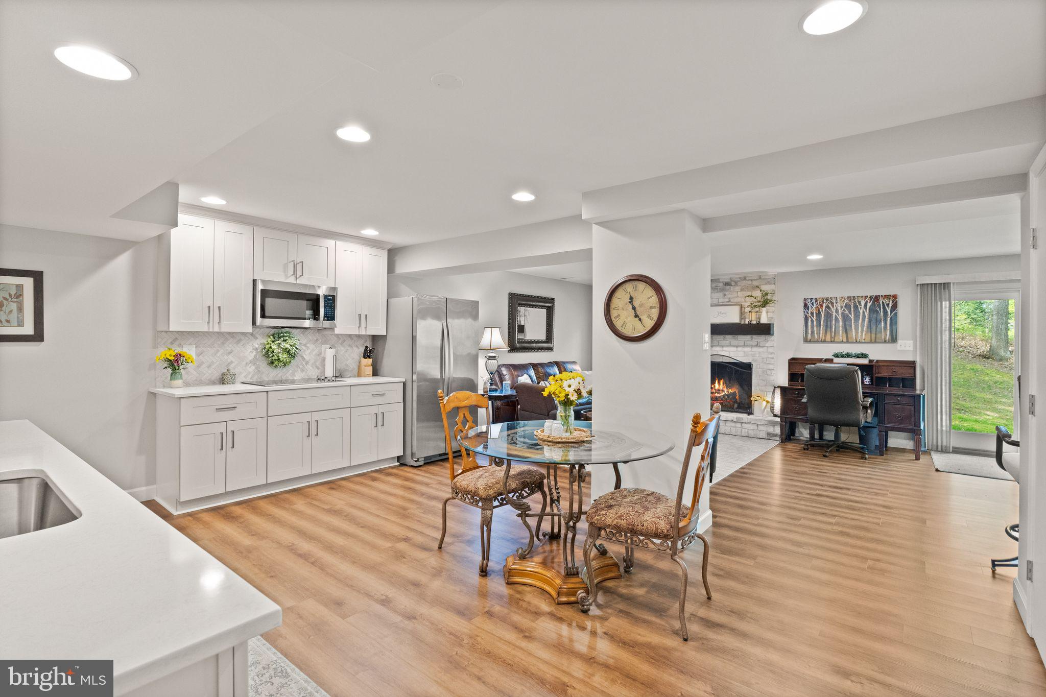 POINTE AT RIVERVIEW EST - Residential