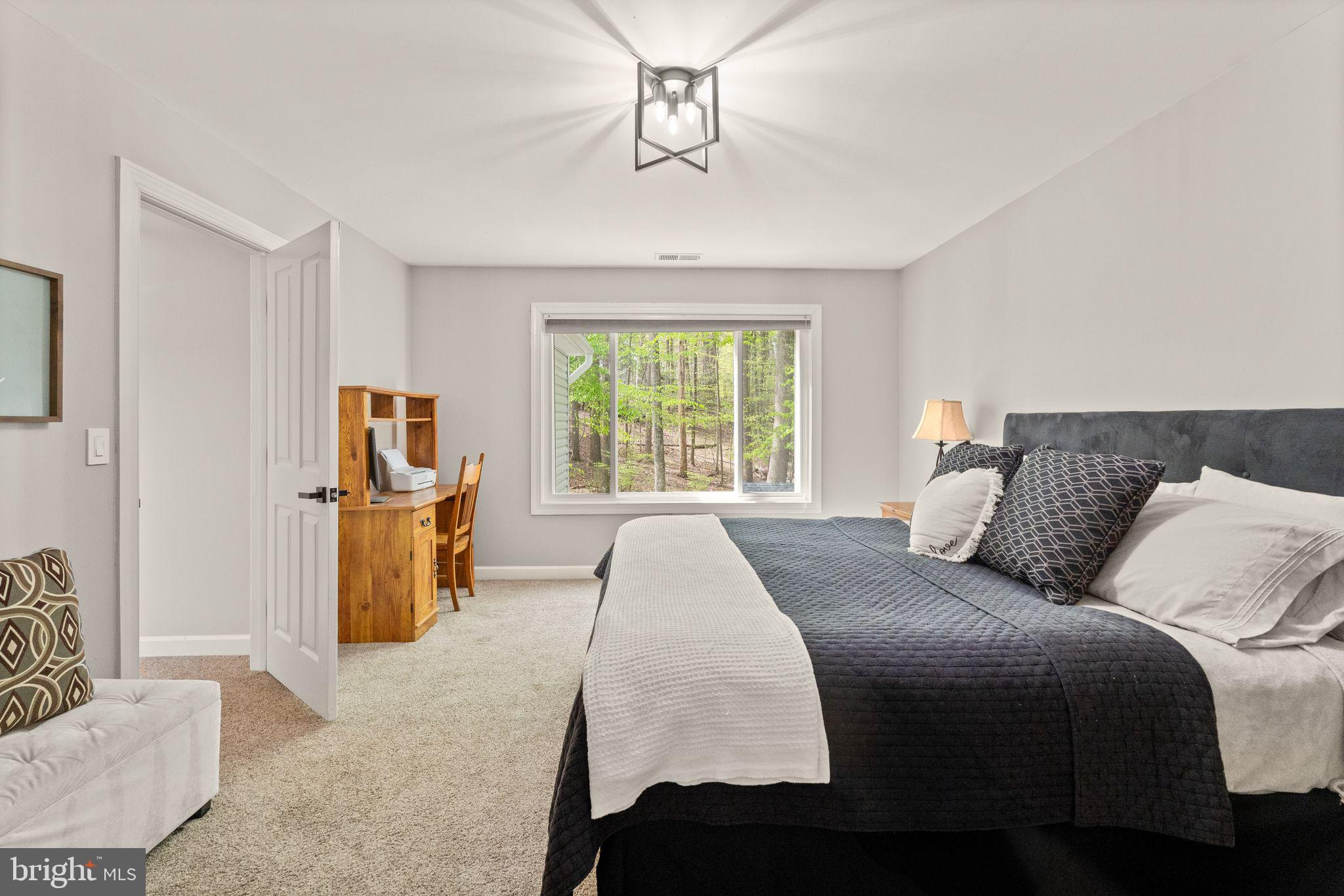 POINTE AT RIVERVIEW EST - Residential