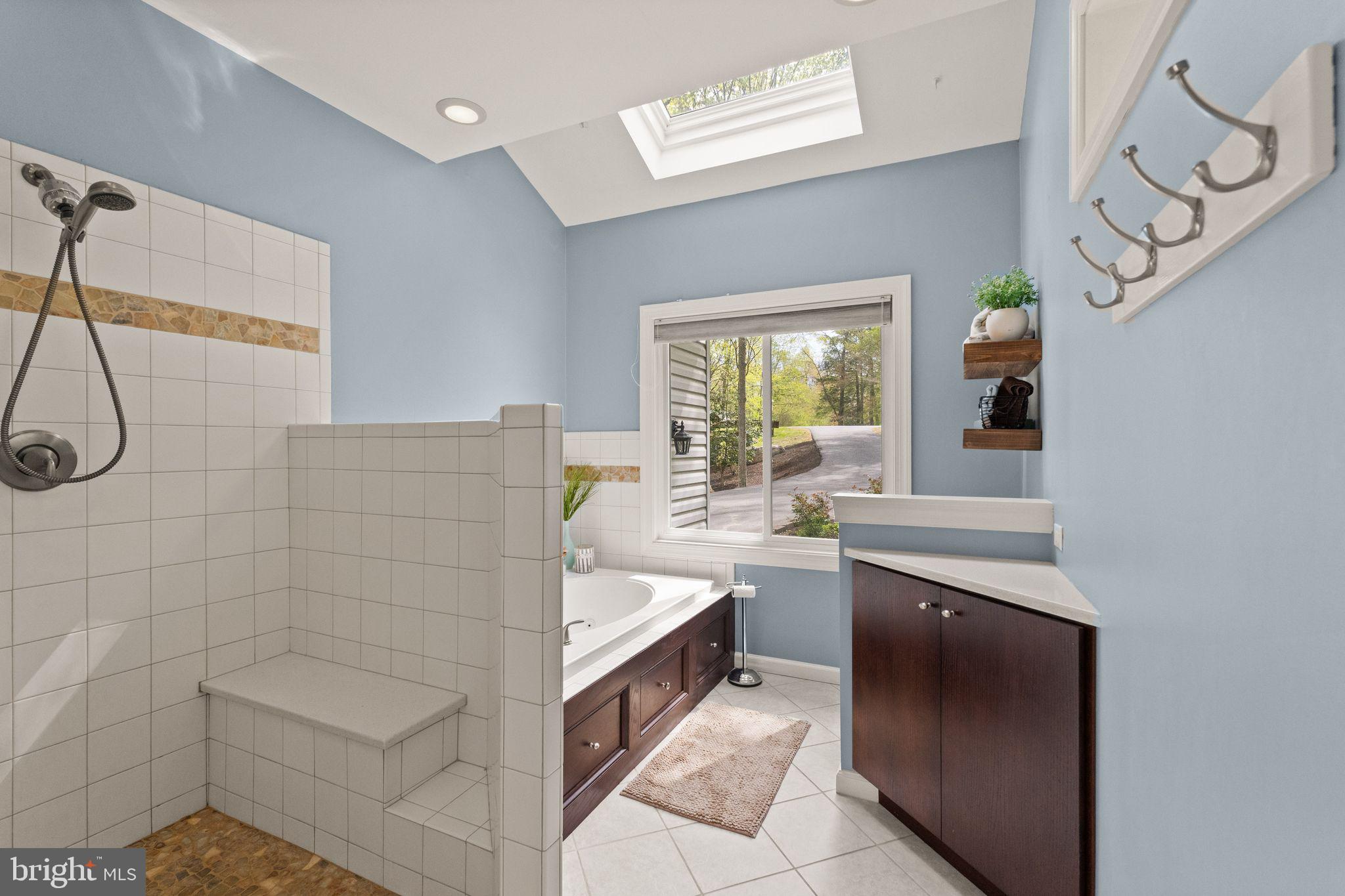 POINTE AT RIVERVIEW EST - Residential