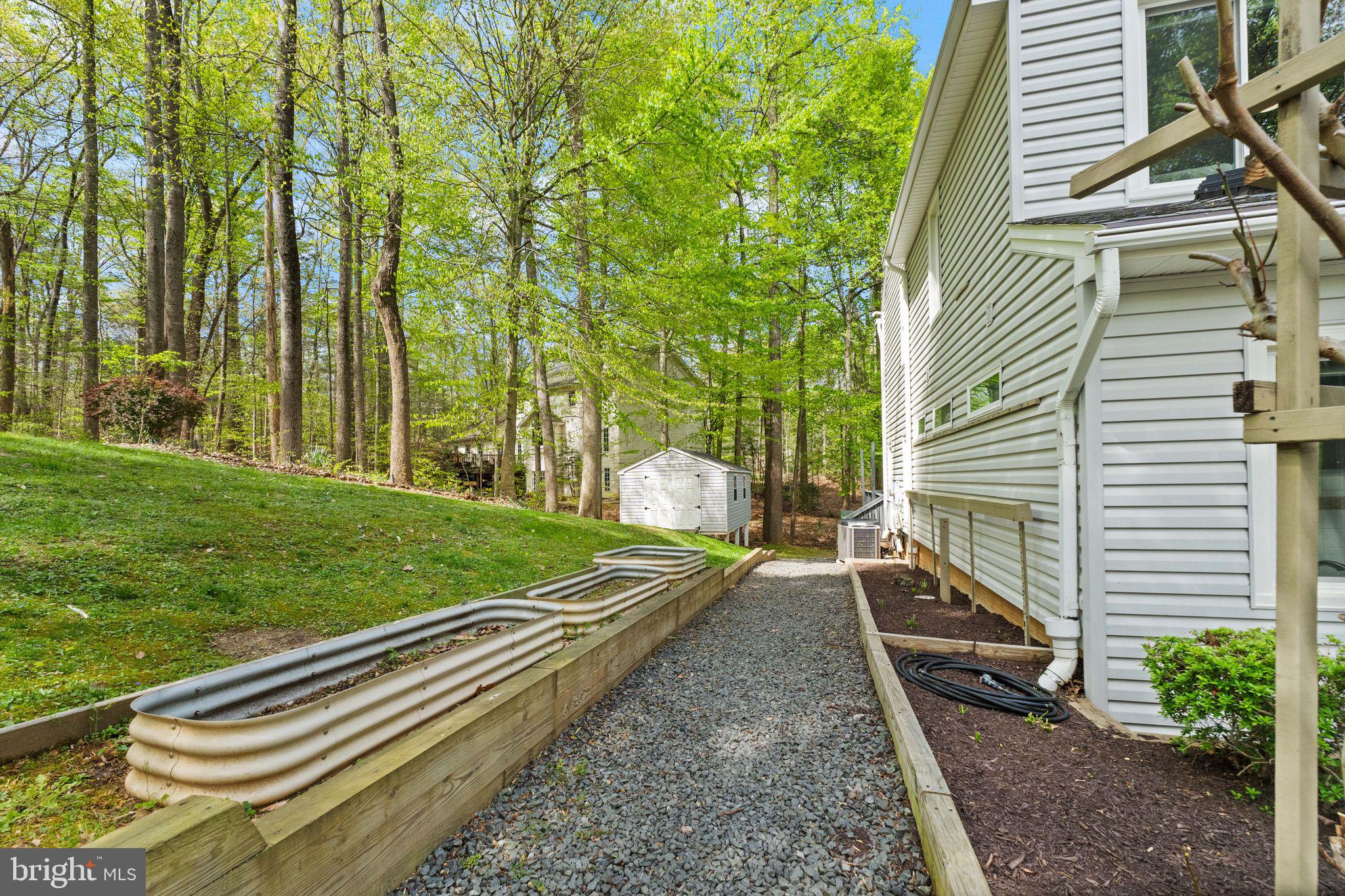 POINTE AT RIVERVIEW EST - Residential