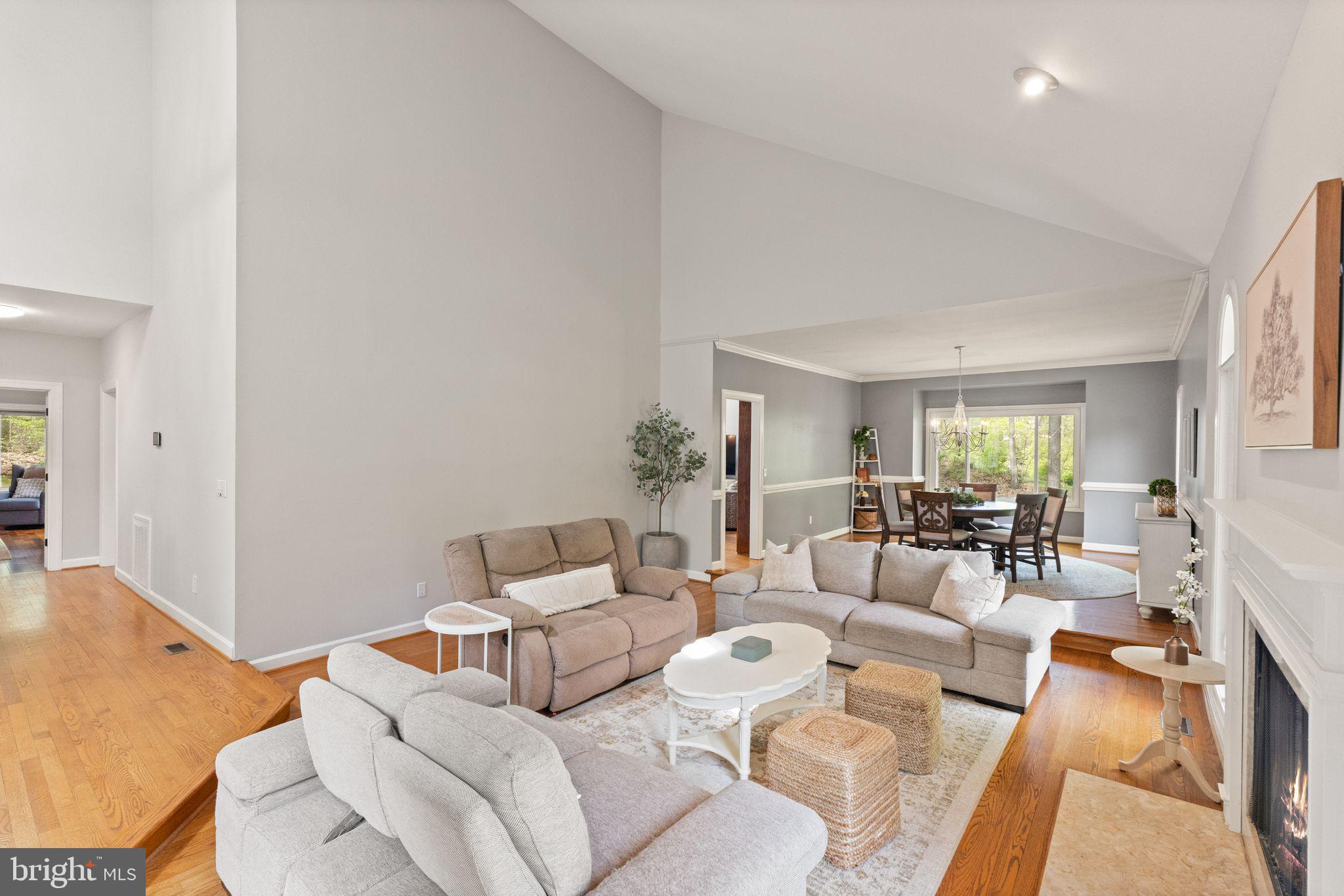 POINTE AT RIVERVIEW EST - Residential