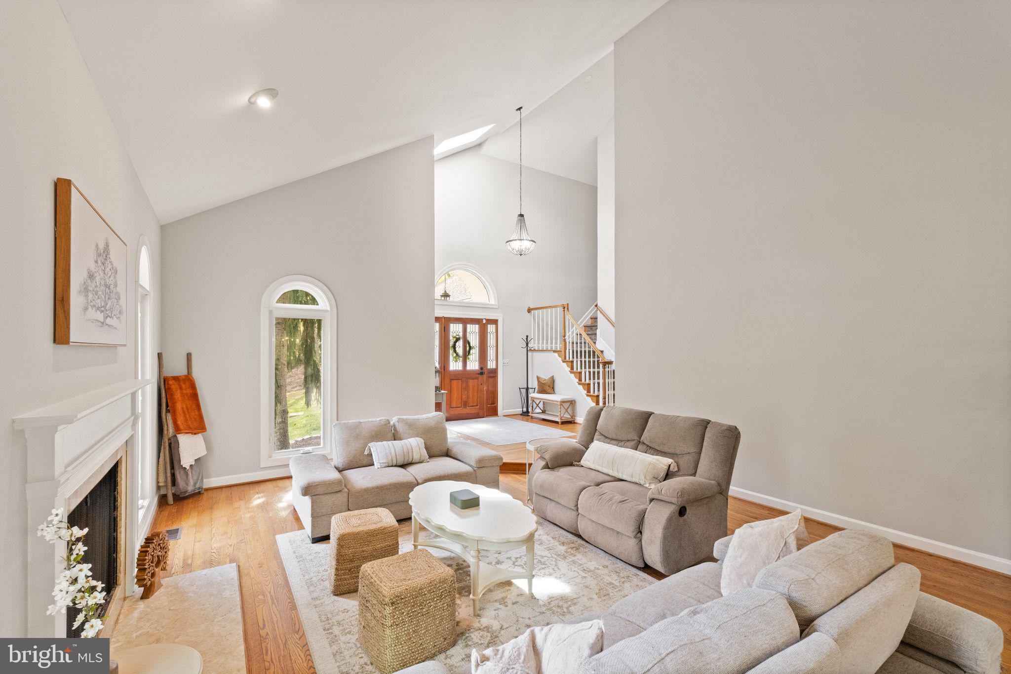 POINTE AT RIVERVIEW EST - Residential