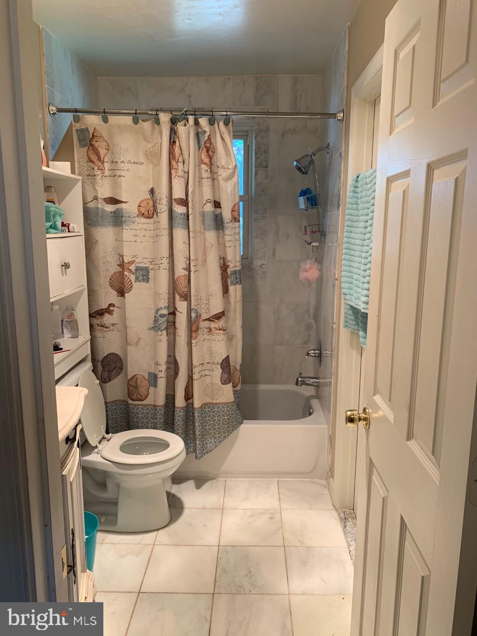 COUNTRY CLUB MANOR - Residential Lease