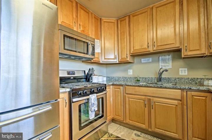 COUNTRY CLUB MANOR - Residential Lease