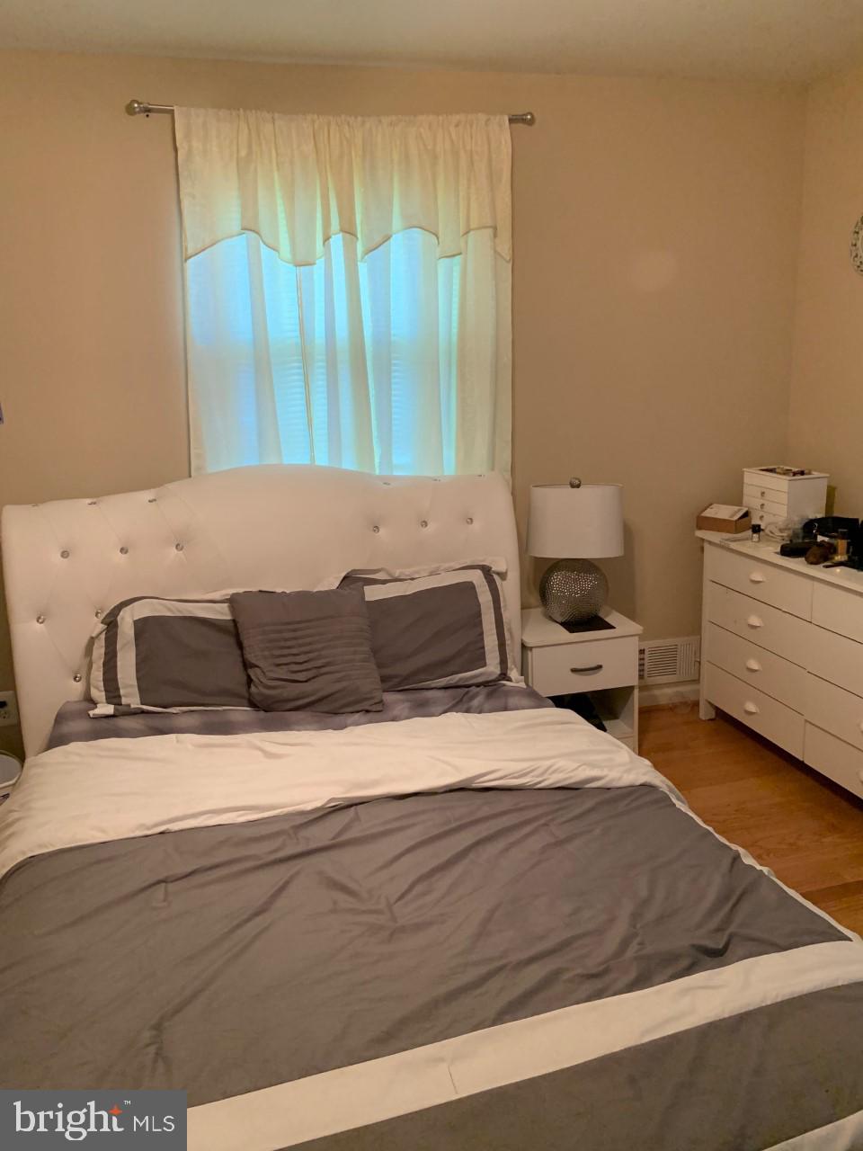 COUNTRY CLUB MANOR - Residential Lease