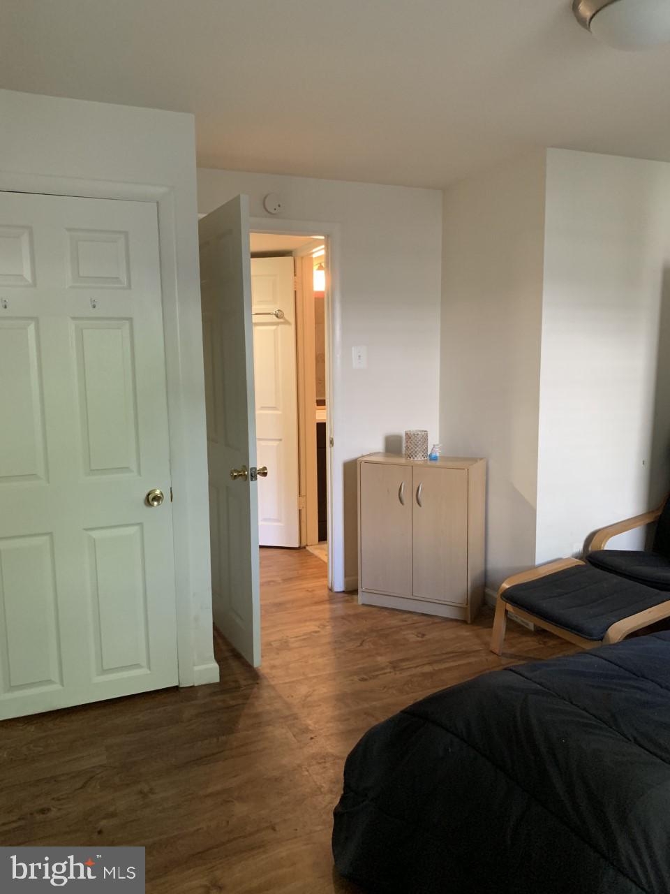 COUNTRY CLUB MANOR - Residential Lease