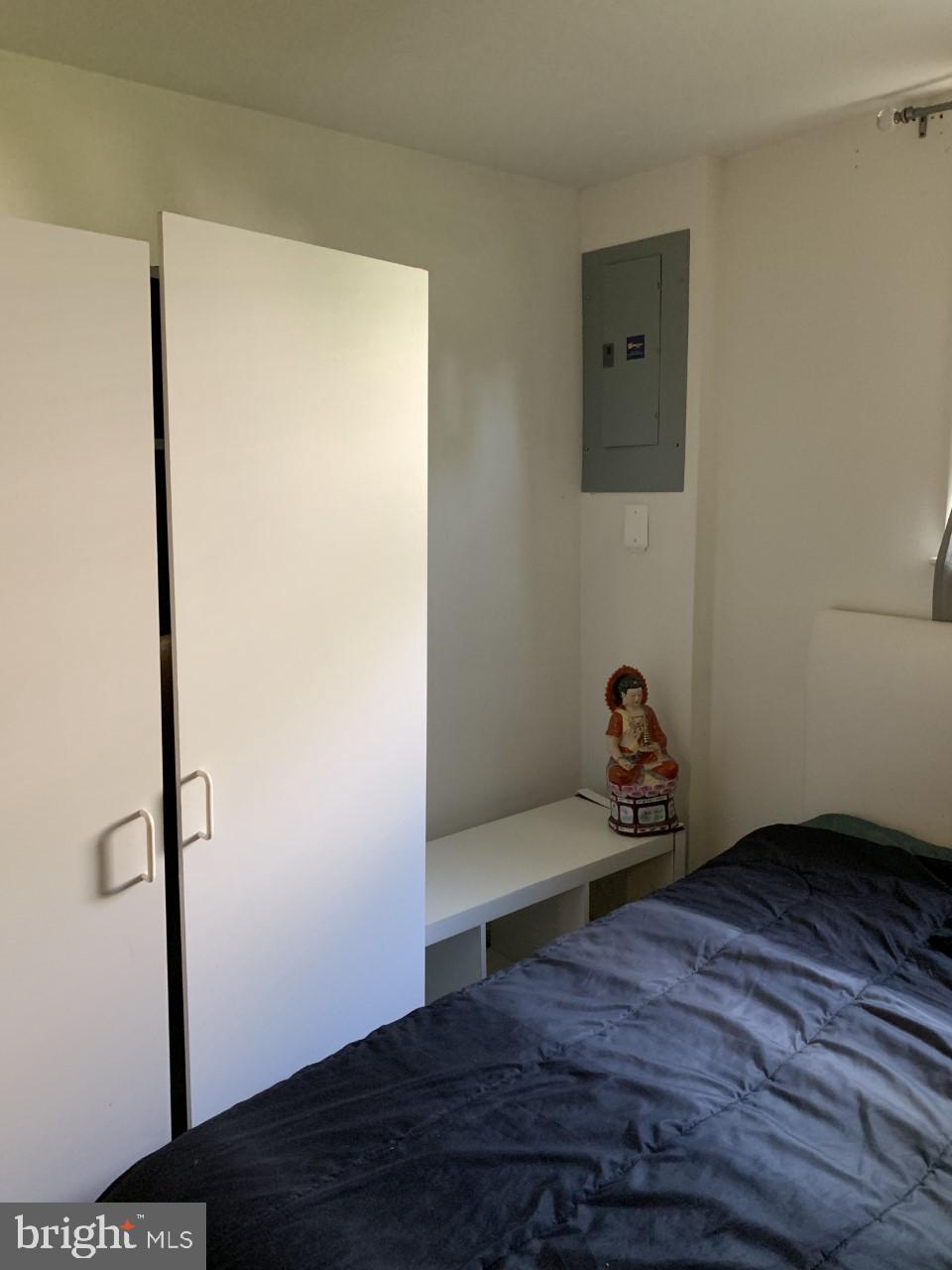 COUNTRY CLUB MANOR - Residential Lease