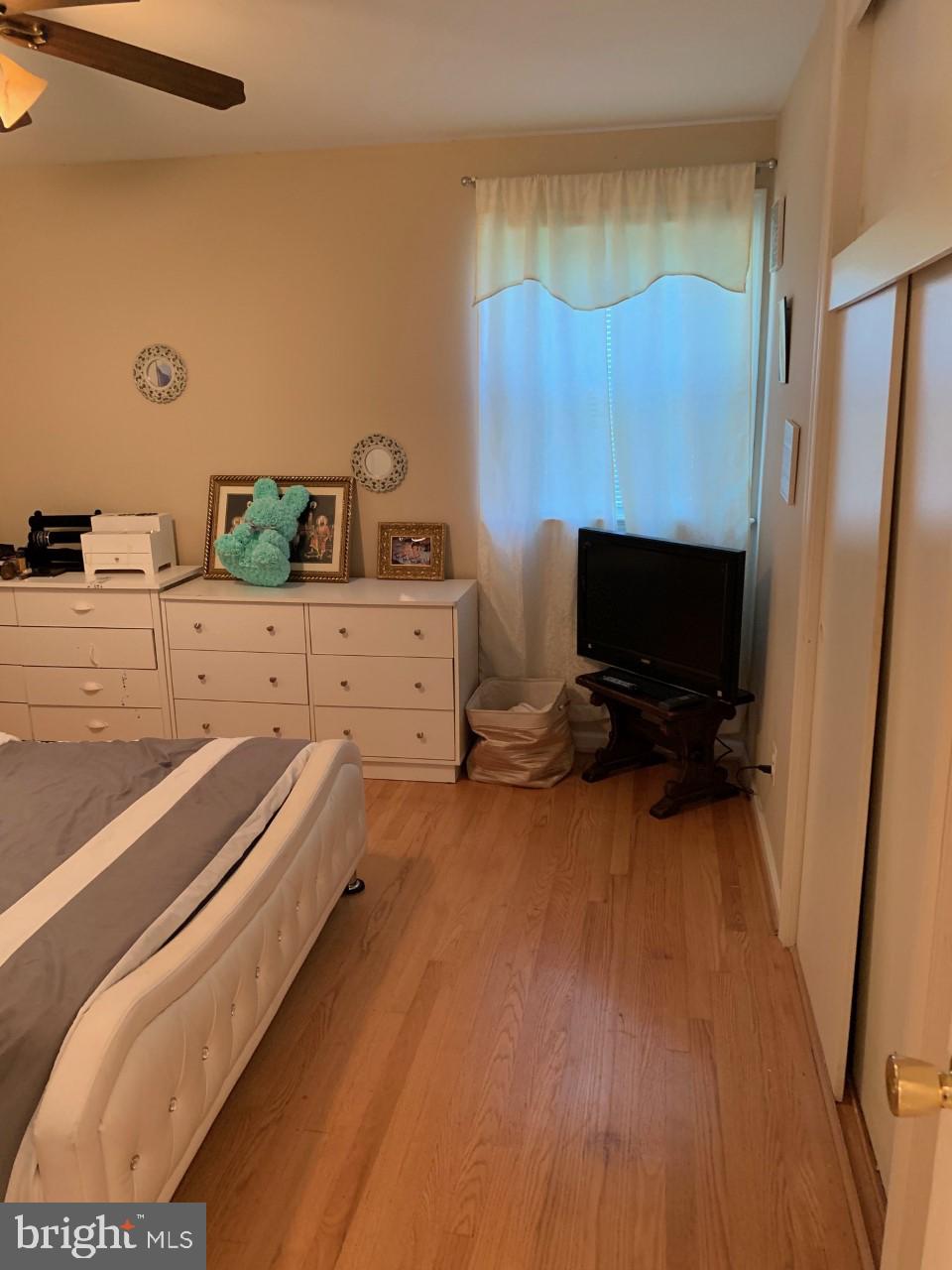 COUNTRY CLUB MANOR - Residential Lease