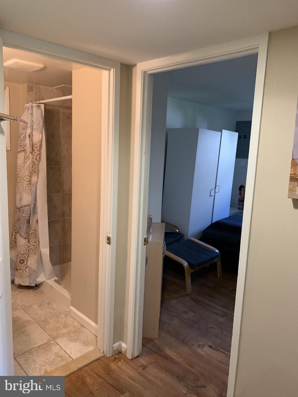 COUNTRY CLUB MANOR - Residential Lease