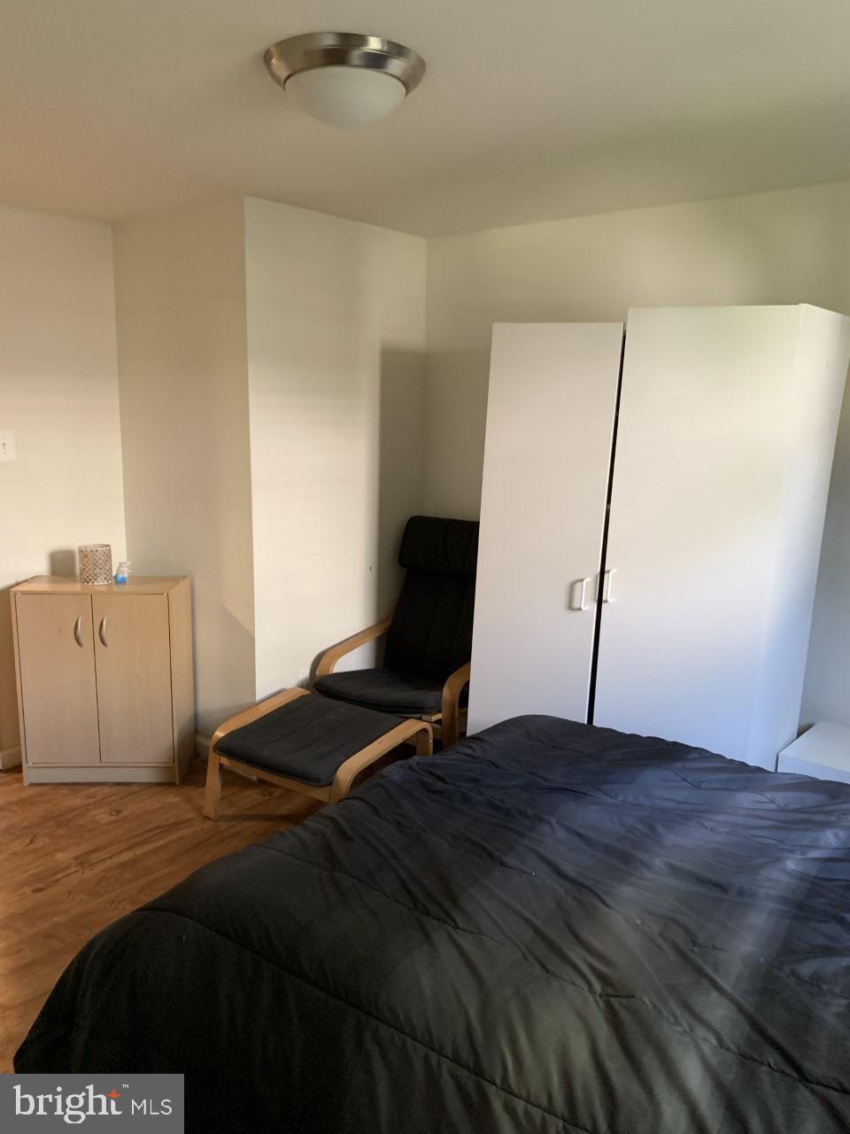 COUNTRY CLUB MANOR - Residential Lease