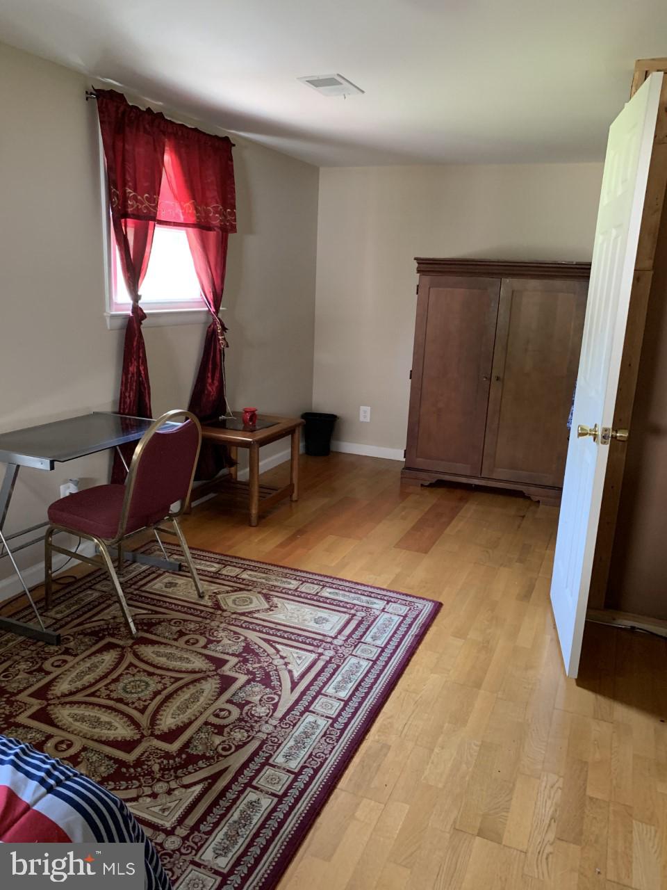 COUNTRY CLUB MANOR - Residential Lease